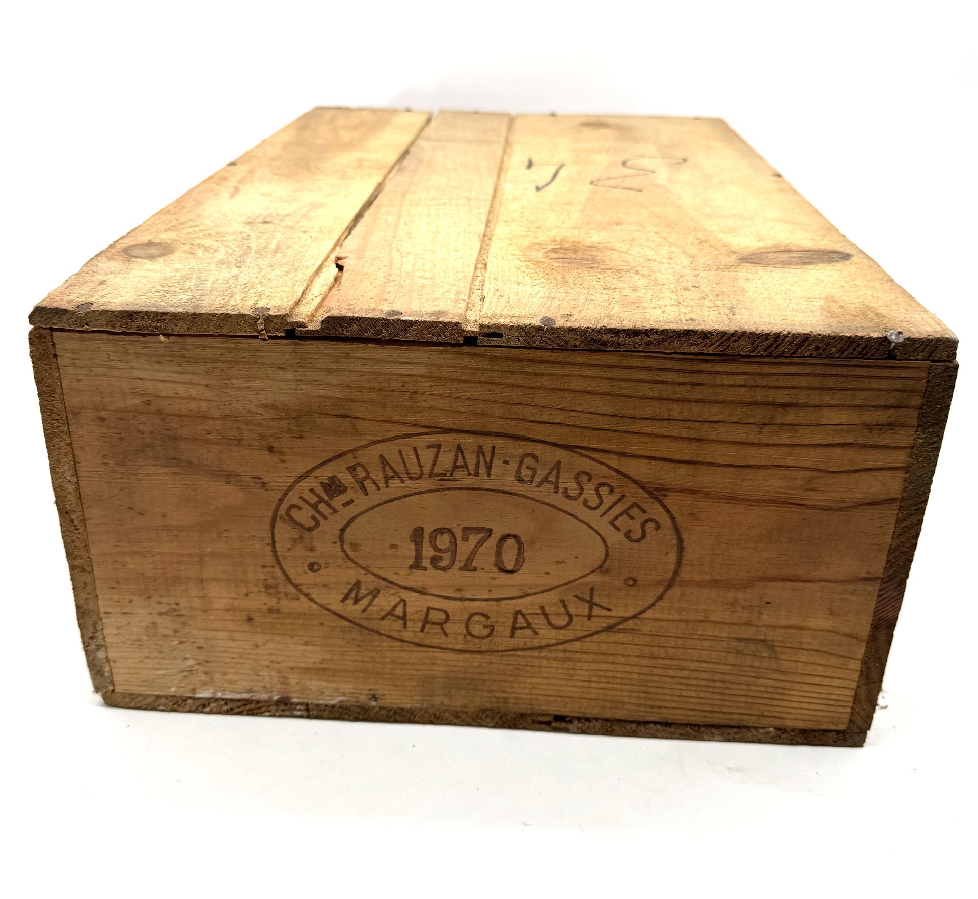 12 B CHÂTEAU RAUZAN-GASSIES (original wooden case) (T.L.B. or better; e.t.h. to e.a; c.l.a. to c.a. bottom of skirts by guillotines), GCC2 Margaux, 1970