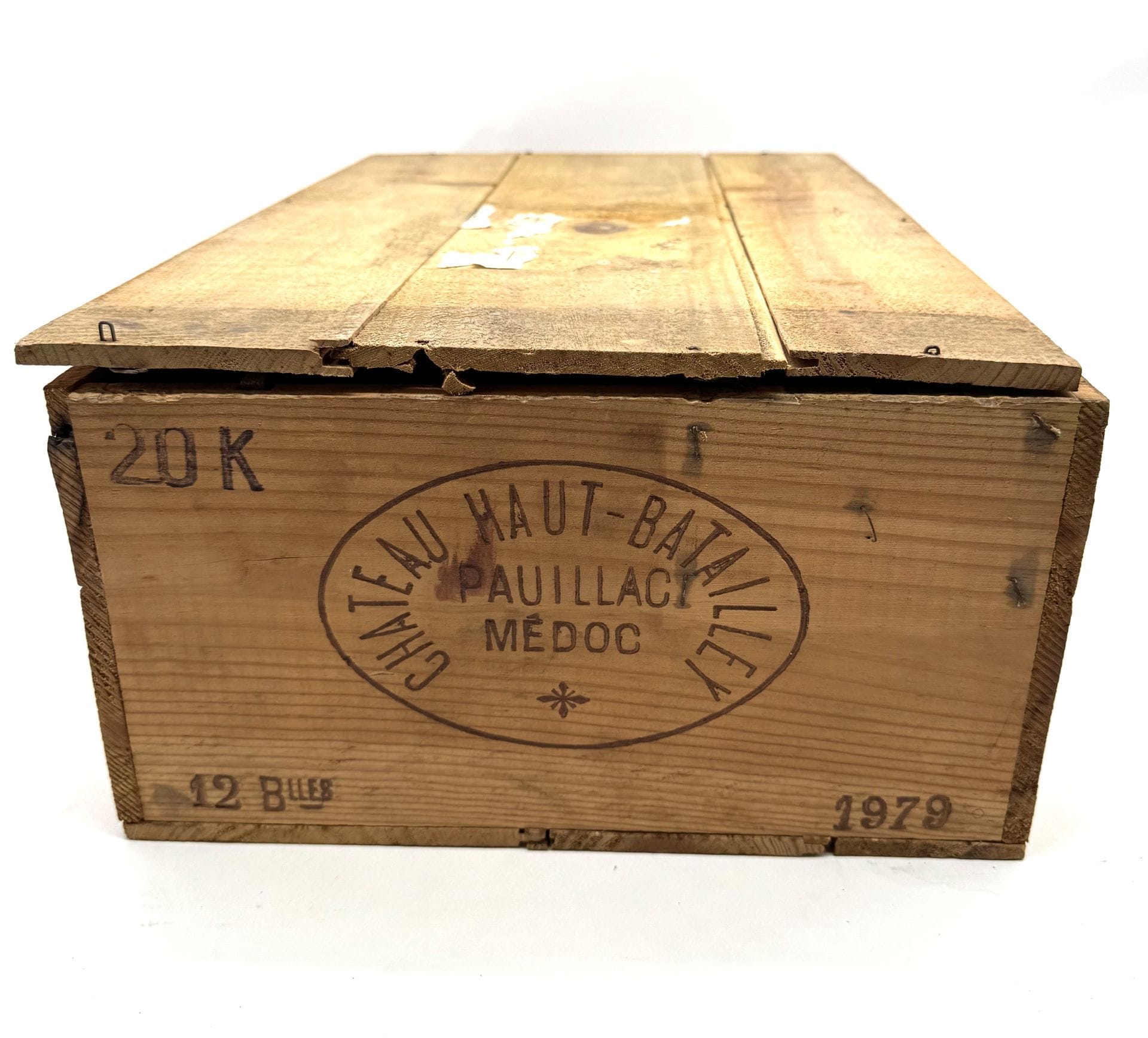 12 B CHÂTEAU HAUT-BATAILLEY (Caisse Bois d'origine) (11 T.L.B. ou mieux ; 1 H.E.+ ; e.t.h. légères dont 2 e.a.), GCC5 Pauillac, 1979