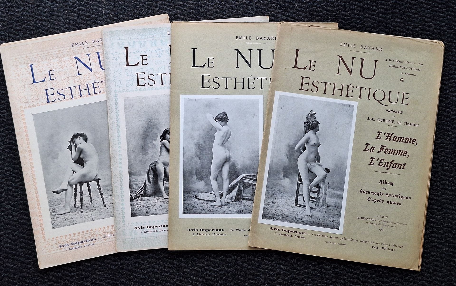 BAYARD, ÉMILE (1868-1937)
4 fascicules.
Le Nu Esthétique.
L'Homme, La Femme, L'Enfant.
Album de Documents Artistiques d'après nature.
E. Bernard et Cie, Paris, 1902/1903.
Grands in-folio (39 x 29 cm). Éditions originales des quatre premiers fascicules de cette série: 1ère, 2ème, 3ème et 4ème livraison de octobre, novembre, décembre 1902 et janvier 1903. Chaque fascicule comporte  4 pages de texte et 4 planches photographiques d'un patchwork de nus artistiques et esthétiques. Préface de J-L. Gérome dans le 1er fascicule. En outre les couvertures sont illustrées d'une reproduction photographique contrecollée.