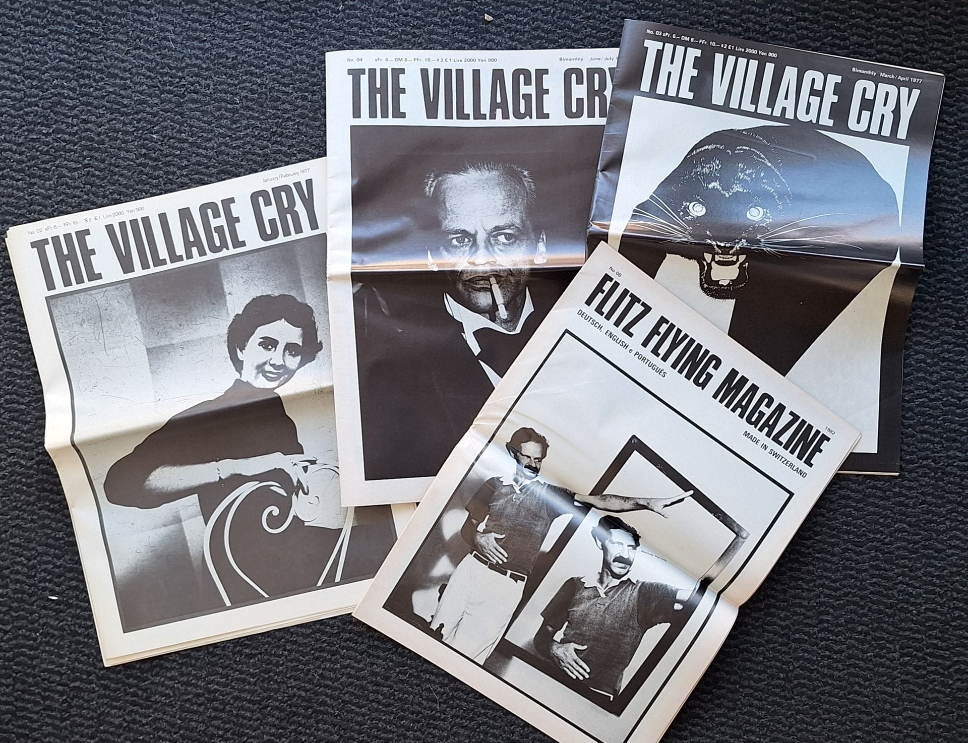 BEAT PRESSER / ROLF PALTZER
KINSKI, KLAUS (1926-1991)
The Village Cry - Issues 2, 3, 4, 8 
A Palm Beach Production, made in Switzerland, 1977/1982.
4 numéros de la mythique publication suisse ""The Village Cry"" qui s'appelera ""Flitz Flying Magazine"" à partir du numéro 8
Une collaboration éditoriale de Rolf Paltzer, avec le photographe bâlois Beat Presser.
Chaque magazine, plié en 2, mesure 40 x 30 cm et comporte 52 pages.
*n° 2 de janvier/février 1977
*n° 3 de mars/avril 1977 (avec son poster dépliant au centre)
*n°4 de juin/juillet 1977 (avec son poster dépliant au centre: Klaus Kinski)
*n°8 de 1982, numéro consacré entièrement au film ""Fitzcarraldo"" de Werner Herzog avec Klaus Kinski (numéro trilingue anglais, allemand et portugais, complet de son poster dépliant : Klaus Kinski)
Un ensemble en bel état, et peu courant.