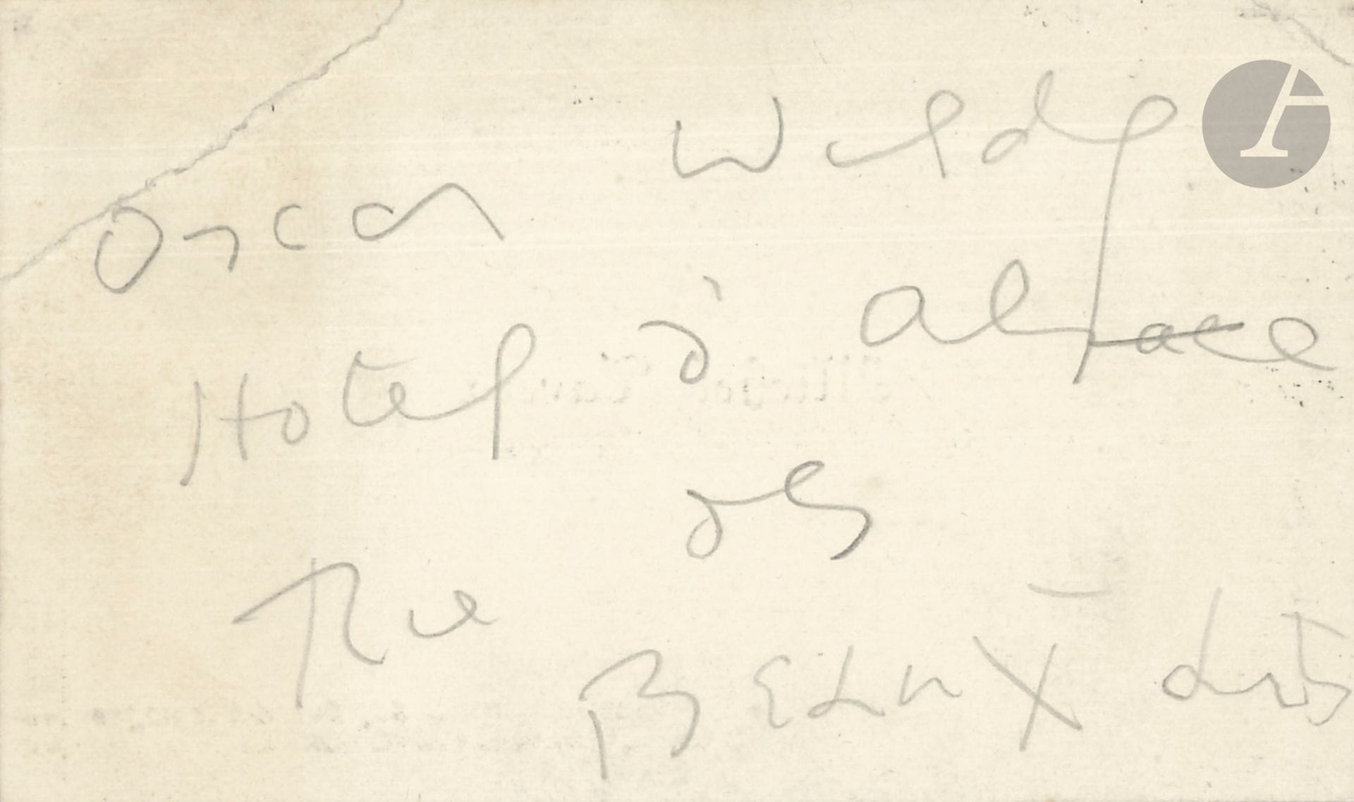 Oscar WILDE (1854-1900). P.A.S.; 1page 6 x 9,5 cm, au crayon.
Au dos d’une carte de visite de Michel Tavera (dont il a biffé le nom et d’adresse), Wilde a inscrit son adresse au crayon : «Oscar Wilde Hôtel d’Alsace Rue des Beaux Arts».