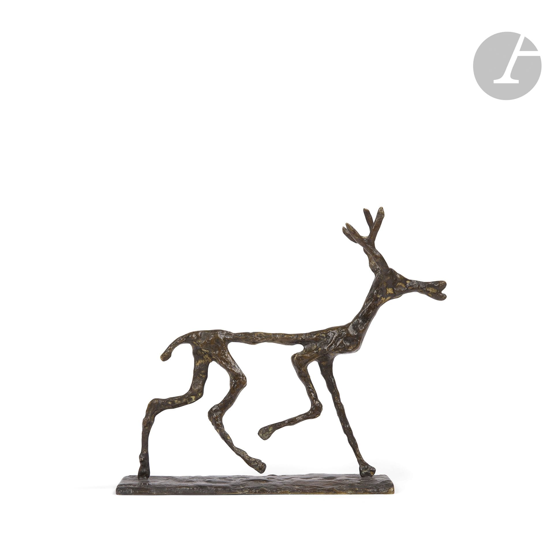 DIEGO GIACOMETTI (1902-1985) - COLLECTION Me R. I. ; PUIS COLLECTION Me F. I. (FILS DU PRÉCÉDENT)
Le Cerf, modèle créé vers [1972]
Sculpture.
Épreuve en bronze patiné.
Signée DIEGO et du monogramme au tas à gauche sur la terrasse.
Hauteur : 17,5 cm
Terrasse : 16,7 x 4,7 cm

Important :
Cette œuvre a été authentifiée selon le processus mis en place par la succession Diego Giacometti.

Provenance et historique :
- Collection Me R. I., avocat spécialisé dans la propriété intellectuelle et artistique, ayant eu parmi ses clients des artistes de premier plan.
- Me F. I., fils du précédent, œuvre détenue depuis 2005 dans le cadre de la succession de son père.

Bibliographie :
- Collectif – Diego Giacometti – Catalogue de l’œuvre – Éditions Eolia, Paris, 1986. Une épreuve de notre modèle de Cerf reproduite dans cet ouvrage (sans pagination).
- Le Bestiaire de Diego Giacometti – Catalogue d’exposition, Galerie L’Arc en seine, Paris, du 24 septembre au 20 décembre 1997, édition de la galerie. Une épreuve de notre modèle de Cerf reproduite page 69 et décrite page 68.
- Christian Boutonnet et Rafael Ortiz, préface de James Lord - Diego Giacometti – Catalogue d’exposition, Galerie L’Arc en seine, Paris, 2003, Les Éditions de l’Amateur, 2003. Une épreuve de notre modèle Cerf reproduite page 101.

À noter :
Le droit de suite sur cette œuvre est à la charge de l’acquéreur.

Le bestiaire de Diego Giacometti
Diego Giacometti, sculpteur d’origine suisse, est reconnu pour son oeuvre singulière, inspirée de la nature, ponctuée d’un bestiaire d'animaux stylisés ayant contribué à définir sa vision unique de la création artistique. Frère cadet d’Alberto Giacometti, il dévoua dans un premier temps son travail à l’oeuvre de son frère, avant de développer son propre langage sculpté, marqué par la sensibilité et la simplicité – dont les animaux s’érigent en protagonistes essentiels.
Le recours au registre animalier chez Diego Giacometti semble puiser ses racines dans son enfance, durant laquelle il avait attentivement observé la nature et les animaux peuplant les paysages de forêt et de montagne de son village de Borgonovo, en Suisse. À l’heure du développement de ses oeuvres personnelles, il se tourna très vite vers eux pour « habiller » ses créations, comme il s’amusait à le décrire, convoquant alors ses plus tendres souvenirs1.
Son amour pour la nature et la naïveté de son regard sur le monde animal et végétal, qu’il gardera tout au long de sa vie, se traduisent par la simplicité de son modelé. Loin d’un réalisme strict, ses figures fines et délicates, qui conservent la marque de ses doigts, adoptent une ligne épurée mais non moins subtile, tant elles nous évoquent, par leur dynamisme et leur texture, l’image d’animaux nous étant plus ou moins familiers – dans toute leur vitalité. Les animaux de Diego ne sont pas de simples motifs décoratifs ; ils insufflent de la vie à ses objets, d’abord conçus pour être fonctionnels. L’artiste créait en effet ses petites sculptures d’animaux de manière isolée, avant de les ajouter aux structures sobres de son mobilier, les installant sur leurs extrémités ou leurs traverses2. Ses créations se transformèrent peu à peu en de véritables meubles-sculptures, animés par ces créatures symboliques devenues emblématiques de son oeuvre3.
Diego Giacometti constitua un véritable répertoire animalier, au sein duquel oiseaux, chiens et chats sont les acteurs privilégiés. Il capture l’essence même des animaux, de leurs instincts et comportements, pour les intégrer dans son imaginaire singulier. En grand enfant, il détourne régulièrement ses figures avec une touche d’humour. Ses chiens se comportent donc comme des chiens et, tandis que l’un arrose un arbre, l’autre le flaire4. Et le renard, malicieux et rusé, épie déjà la biche qui se cache de l’autre côté de l’arbre qui les sépare ; même si le canidé ne parvient pas à réellement à effrayer les spectateurs que nous sommes de la scène, tant il semble chargé de la naïveté que l’artiste lui a transmise. Avec Diego Giacometti, chaque animal transcende sa simple représentation pour devenir une allégorie de la liberté et du rêve. Aussi, par l’intégration de ces créatures dans des objets du quotidien, il fait basculer ses créations dans une dimension onirique, où chaque pièce se charge de poésie et d’un charme intemporel.

1- Jean Leymarie in Daniel Marchessau – Diego Giacometti – Éditions Hermann, Paris, 1987, p. 19.
2- Ibid.
3- Christian Boutonnet, Rafael Ortiz & James Lord – Diego Giacometti – Éditions de l’Amateur/Galerie de l’Arc en Seine, Paris, 2003, p. 94.
4- Ibid., p. 95