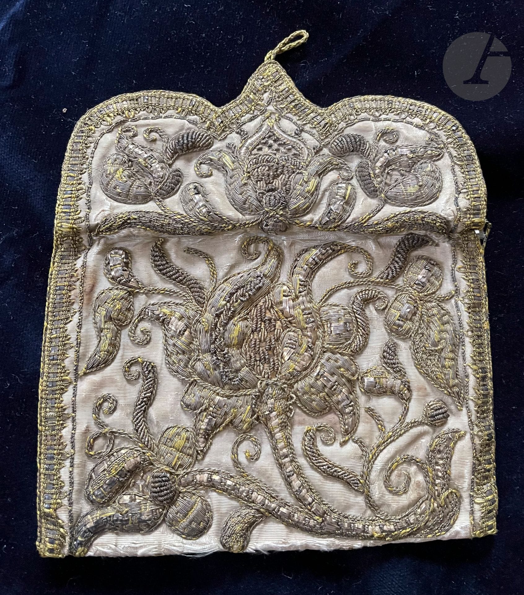 Embroidered wallet, Italy or France, 17th century. Exotic flowers embroidered in embossment and relief on gold and silver filé and frisé cartisane on white or yellow silk core, cannetille and gold and silver blade (background wear in wholesale ivory Towers, light blue satin lining incomplete) 12 x 15 cm approx.