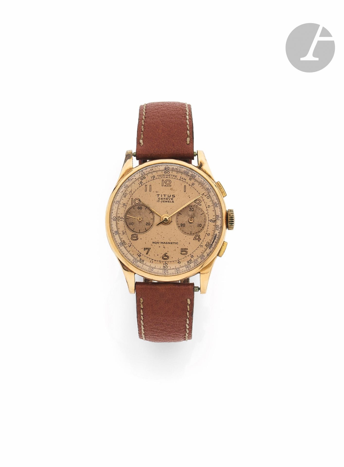 TITUS
CHRONOGRAPHER 
40'S
18K (750) rose gold wristwatch on leather with chronograph.
Case: round, double antimagnetic metal back, rectangular pushers. 
Dial: copper-plated, two counters
Movement: mechanical, cal. Landeron 48 cal.
Strap: leather with attached buckle. 
Dial and movement signed. 
Numbered 548.
Diameter: 37 mm
Gross weight: 47.7 g 
To be revised