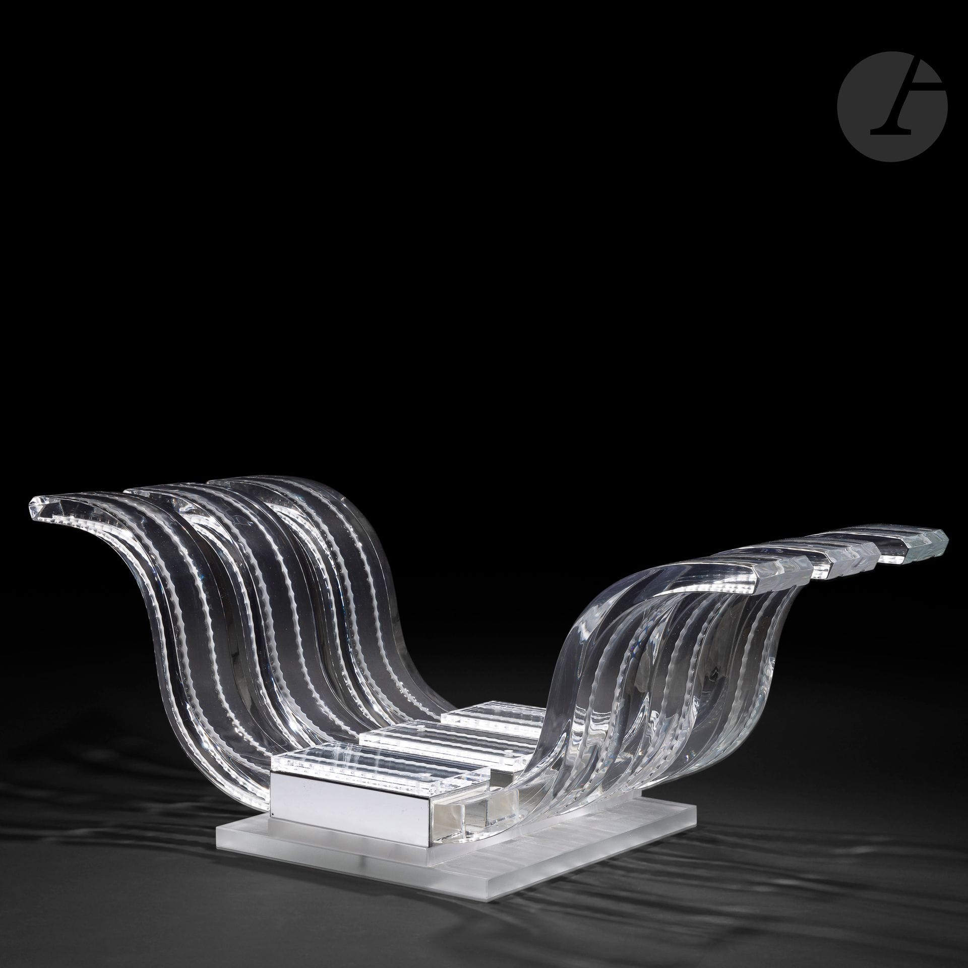 MARIE-CLAUDE LALIQUE (1935-2003) - MAISON LALIQUE
Perles d’eau, le modèle conçu en [1990]
Base de table basse de salon. Le piètement de type Lyre constitué d’éléments en cristal en partie satiné. La base en cristal entièrement dépoli. Vendu sans le plateau en verre clair. Signée LALIQUE ® France, en gravure sur un des jambages. H.35cm – L.90cm – L.40cm

Bibliographie:
Lalique – Architecture & Décoration – Catalogue commercial, 2008. Un modèle identique référencé et reproduit page 70.