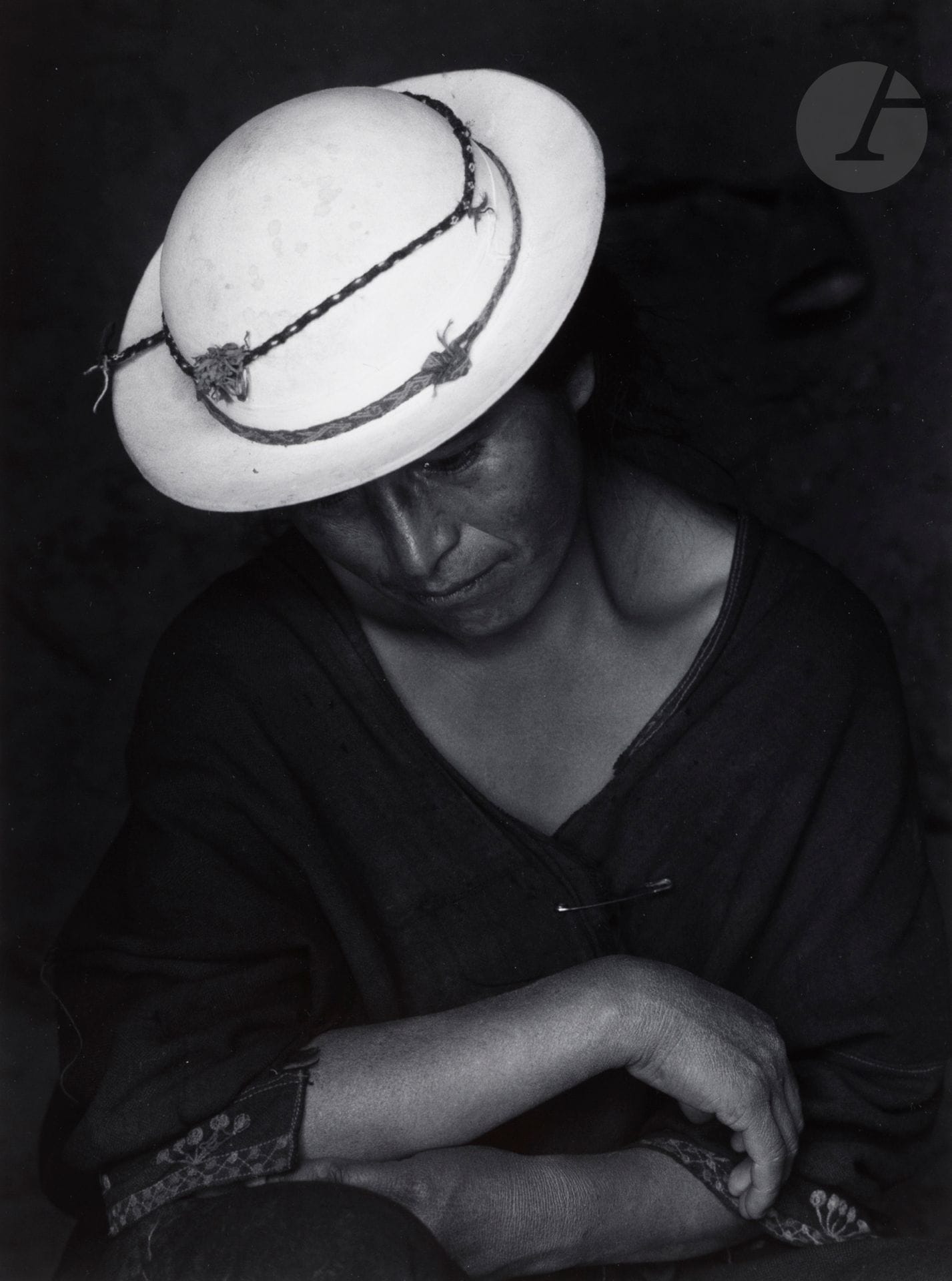 Flor Garduño (1957)
Virgen. Coroma, Bolivia, 1990.
Vintage silver print (1991), signed, dated and annotated "Vintage print" in pencil on verso.
Image: 31.5 x 23 cm / Sheet: 35.5 x 28 cm

Bibliography 
Flor Garduño, Testigos del tiempo, Mexico, Redacta, 1992, ill. 17.