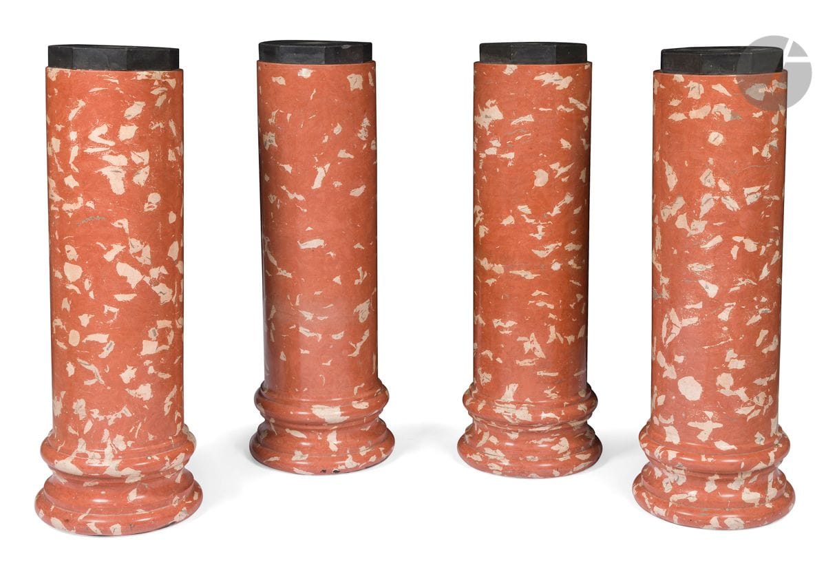 Suite de quatre colonnes en stuc peint en faux marbre incarnat turquin.
Style du XVIIIe siècle.
H: 120cm
