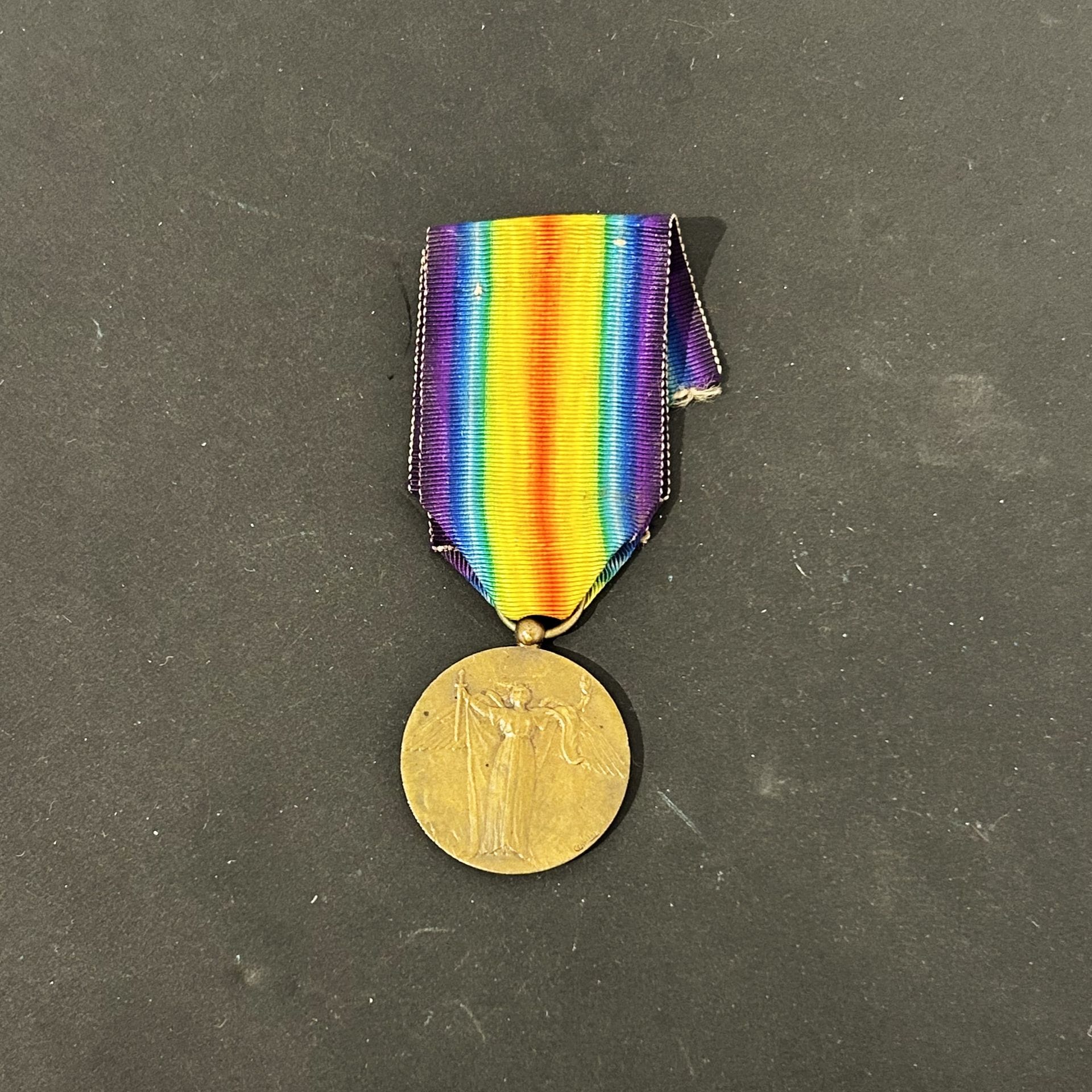 FRANCE 
INTERALLIED MEDAL
Charles model in bronze. Marked on the edge. Ribbon. 34 mm 
T.T.B.