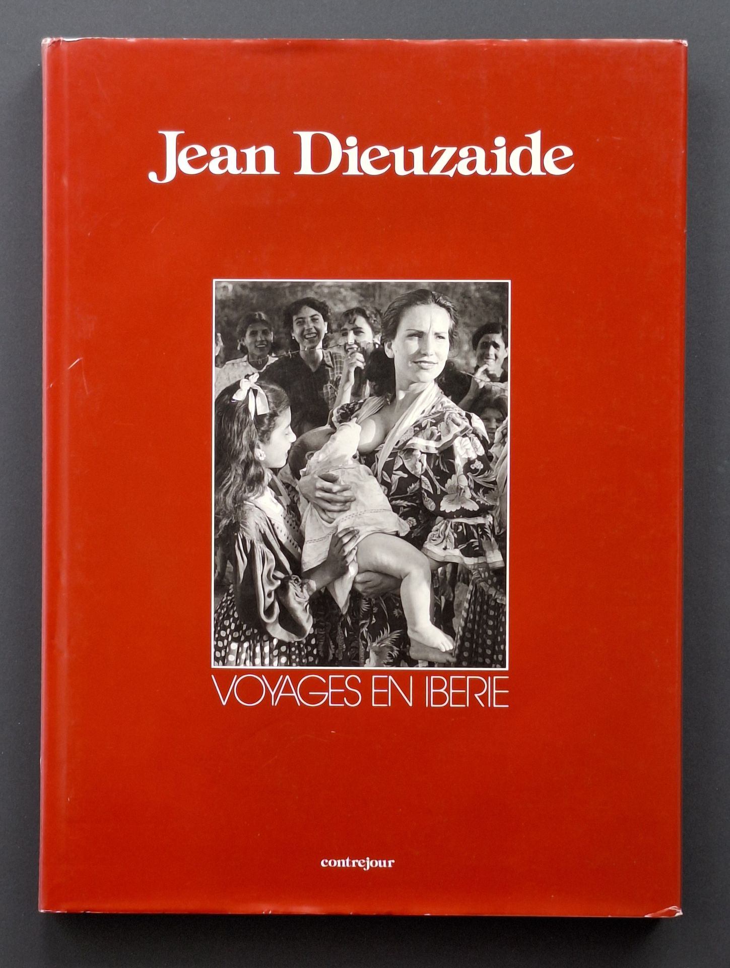 DIEUZAIDE, JEAN (1921-2003) [Signed]
Voyages en Ibérie.
Contrejour, 1983.
In-4 (30 x 23 cm). Édition originale, dédicacée et signée par Jean Dieuzaide en page de titre. Texte de Gilles Mora. 128 pp. Cartonnage blanc titré en noir, sous jaquette illustrée (dos de la jaquette très légèrement insolé).