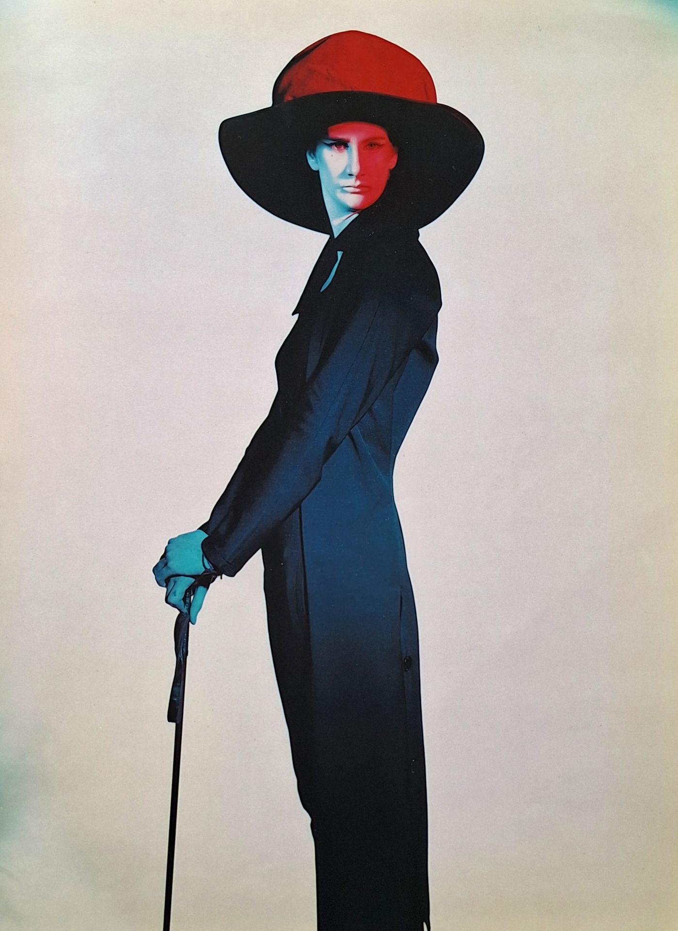 FASHION - MODE
Yohji Yamamoto.
vu par Paolo Roversi & Keiichi Tahara.
Japon, 1981/1986.
Sept catalogues de mode, de formats moyens 40 x 30 cm, illustrés par Keiichi Tahara (6) et Paolo Roversi (1). Costume Designer : Yohji Yamamoto. Couvertures souples blanches (petites rousseurs sur les couvertures uniquement).
1. Yohji Yamamoto 1981. Model : Bernard Lamarche-Vadel. Photographer : Keiichi Tahara.
2. Yohji Yamamoto pour Hommes, Automne et Hiver 1982. Model : Jean-Pierre Bertrand. Photographer : Keiichi Tahara.
3. Yohji Yamamoto pour Hommes, Printemps-Été 1984. Model : Alain Borer. Photographer : Keiichi Tahara.
4. Yohji Yamamoto pour Hommes, Printemps-Été 1985. Photographer : Keiichi Tahara.
5. Paris, May 1985 in Yohji Yamamoto. Model : Sasha Robertson. Photographer : Paolo Roversi.
6. Yohji Yamamoto pour Hommes, Automne et Hiver 1986. Photographer : Keiichi Tahara.
7. Yohji Yamamoto pour Hommes, s.d. Model : Michael Rhodes, Harue Miyamoto. Graphic designer : Hisao Sugiura. Photographer : Keiichi Tahara.