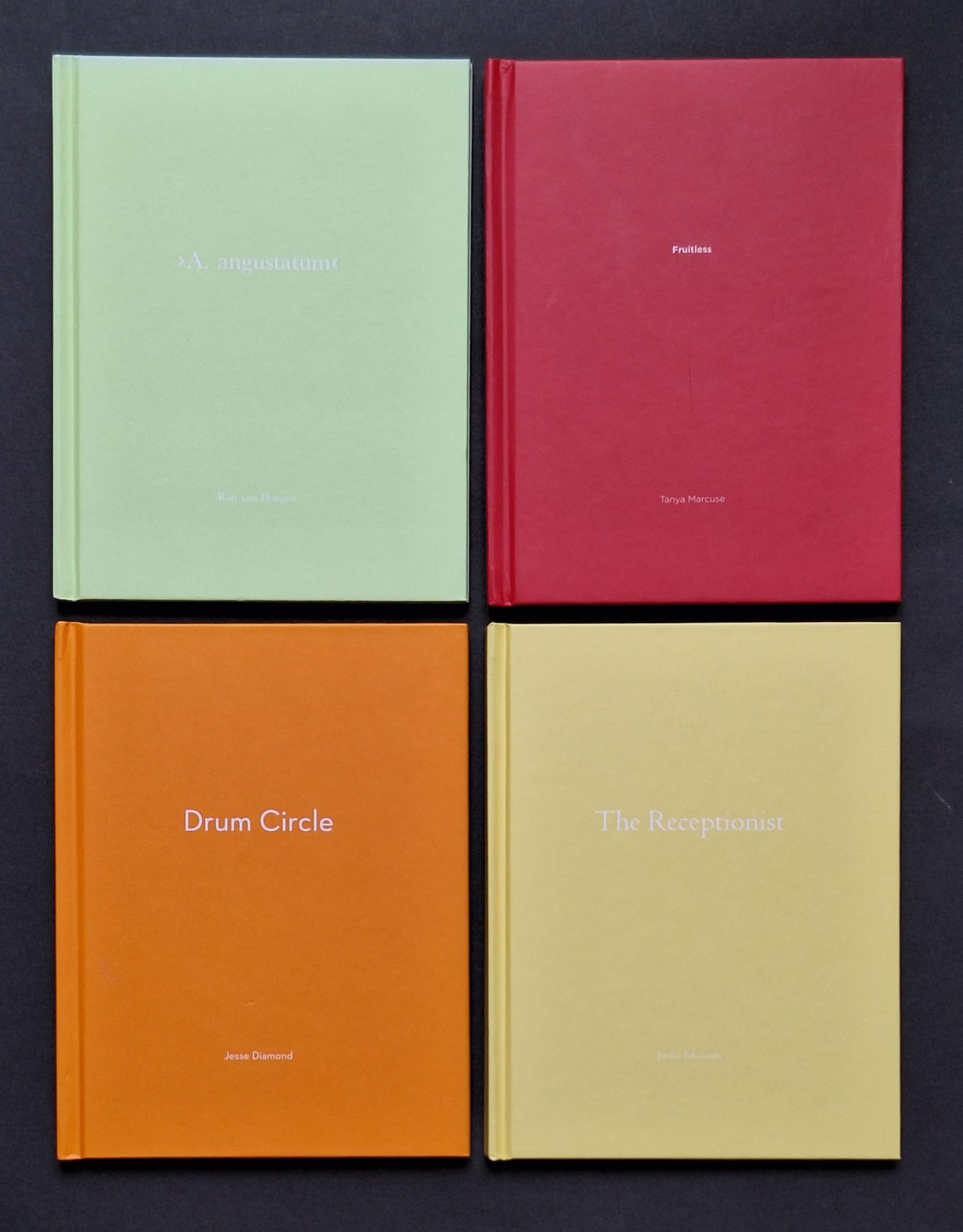 ONE PICTURE BOOK n° 37, n°38, n°42 & n°44
Quatre ouvrages

Ron Van Dongen
*A. angustatum
Nazraeli Press, 2006

Junko Takahashi
*The receptionist
Nazraeli Press, 2006

Tanya Marcuse
*Fruitless
Nazraeli Press, 2007

Jesse Diamond
*Drum Circle
Nazraeli Press, 2007

Tous
Tirage à 500 exemplaires numérotés. Reproductions photographiques et une photographie originale, signée au dos, contrecollée sur un bord. Cartonnage avec titre en blanc. Sous pochette plastique de l'éditeur.

*La vente de ce lot sera soumise à la TVA sur la totalité (prix marteau + les frais) au taux de 5,5%.