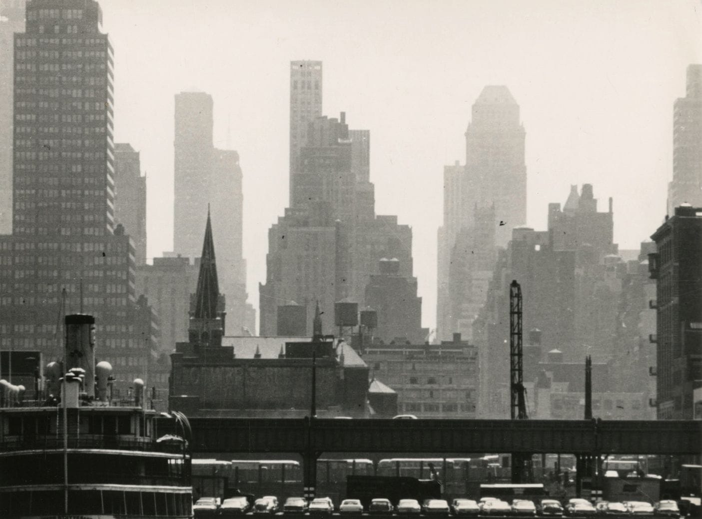 Jean-Marie Chourgnoz (1929-2019)

New York, 1966. 

Skyline. Chess game.

Two vintage silver prints. Photographer's stamp on versos. 

Medium format: 24 x 18 cm