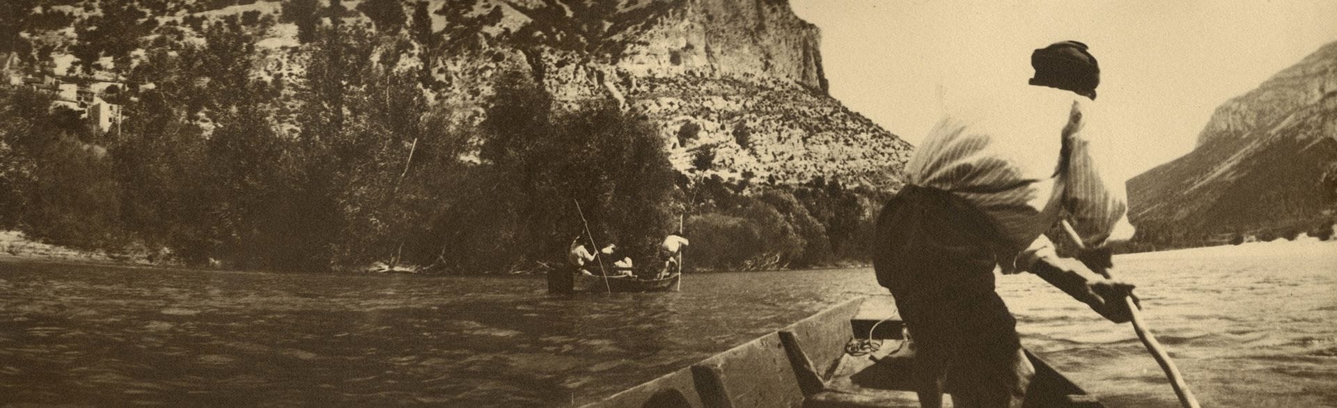 Photographe amateur

Voyage dans le sud de la France, 1906.

17 épreuves argentiques d'époque, contrecollées sur cartons. Quelques dates sur les montages.

Formats : de 17 x 17 à 13 x 42 cm