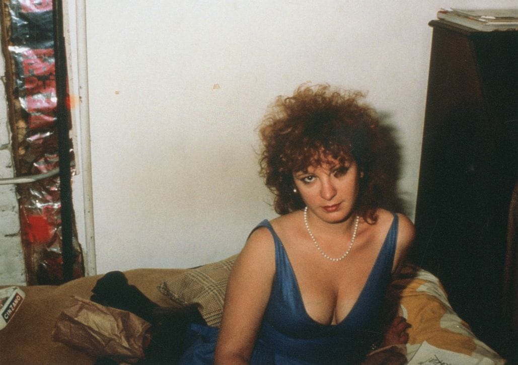 Nan Goldin (1953)

Self-portrait in blue dress. New York, 1985.

Épreuve pigmentaire (éditée par Laumont Éditions et Aperture, 2020) signée à l'encre au verso et accompagnée du cartel de l'édition.

12,7 x 17,7 cm