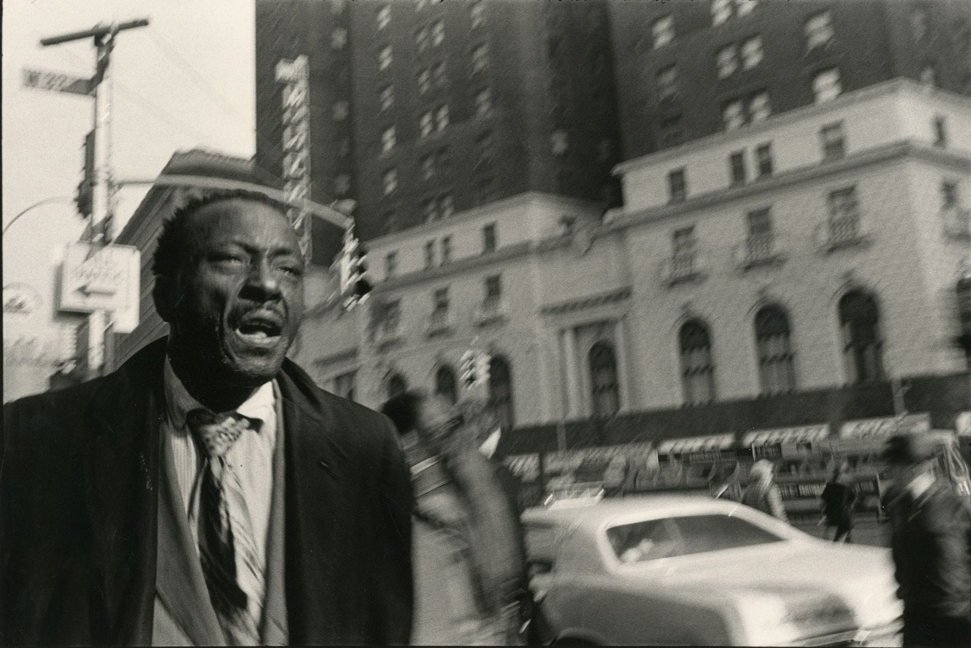 Bernard Pierre Wolff (1930-1985) 

New York City, 1975. 

Épreuve argentique (c. 1980). Tampon du photographe, titre et date au crayon au verso. 

Image : 22,2 x 33 cm / Feuille : 28 x 35,4 cm