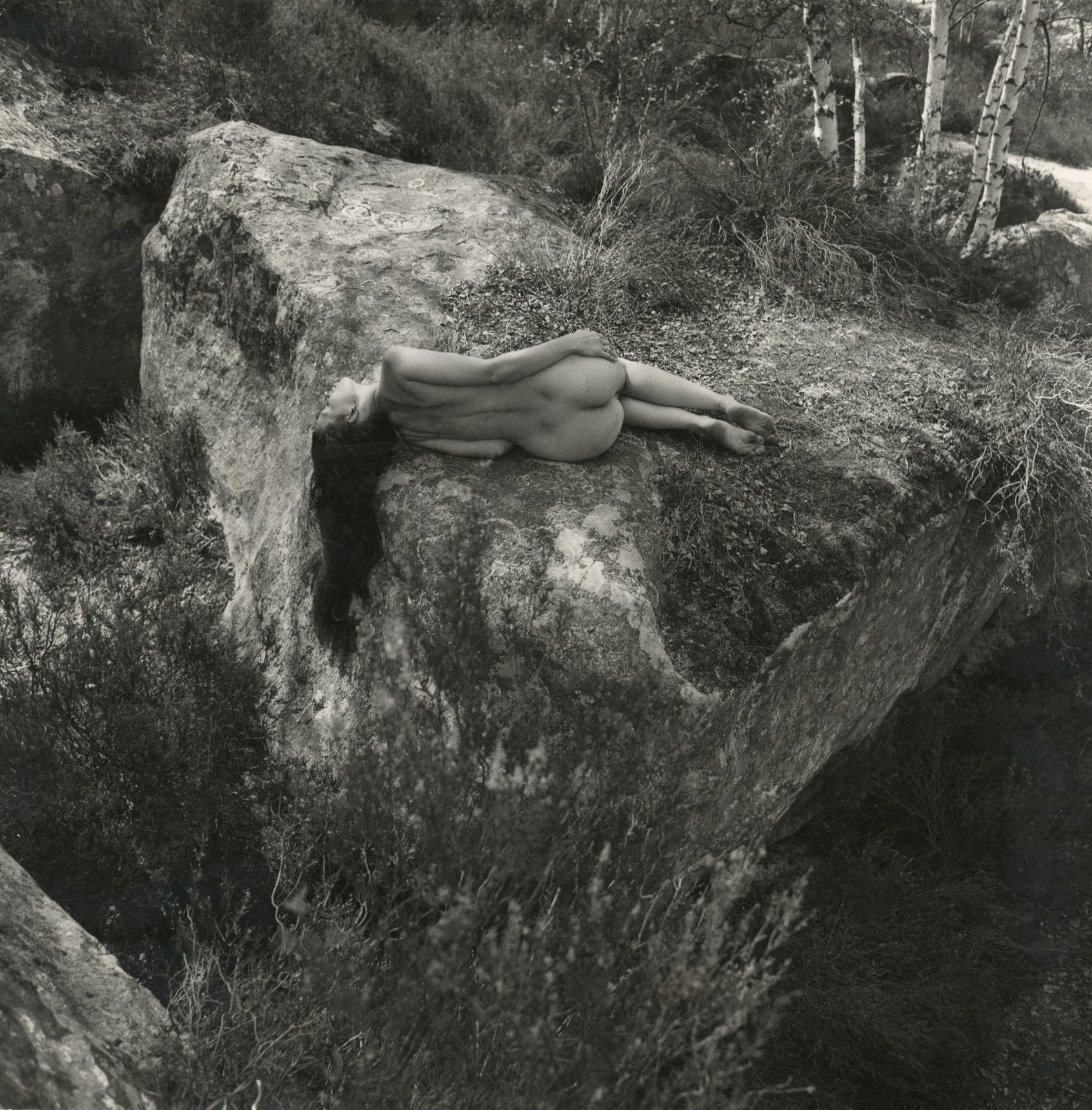 Raoul Bussy

Nude with rock, c. 1960.

Vintage silver print.

29.5 x 29.5 cm



A few breaks and missing paper on verso.