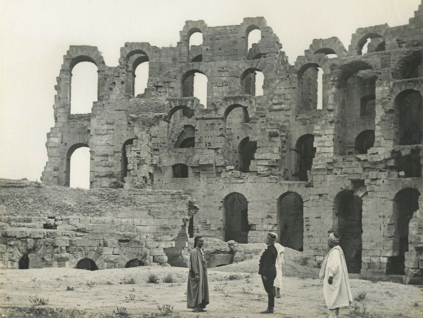 Général Paul Lancrenon (1857-1922)

Mission en Tunisie, 1905.

Sfax. El Jem. Amphithéâtre. Tunis. Mosquée de Dar-el-Bey. Belvedère. Place Bab-Souika. Souk du cuivre. Souk des selliers. Sousse.

20 épreuves argentiques d'époque, contrecollées sur cartons. Mentions du photographe, légendes et dates sur les montages.

Format moyen des épreuves : 17,5 x 23,5 cm