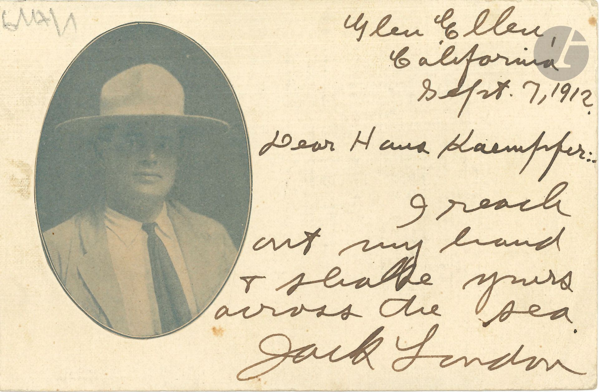 Jack LONDON (1876-1916). L.A.S., Glen Ellen (Californie) 7 septembre 1912, à Hans Kaempfer à Berlin-Charlottenburg; sur carte oblong in-12 avec sa photographie collée, adresse au dos; en anglais.
Poignée de main par-delà la mer: «I reach out my hand & shake yours across the sea».