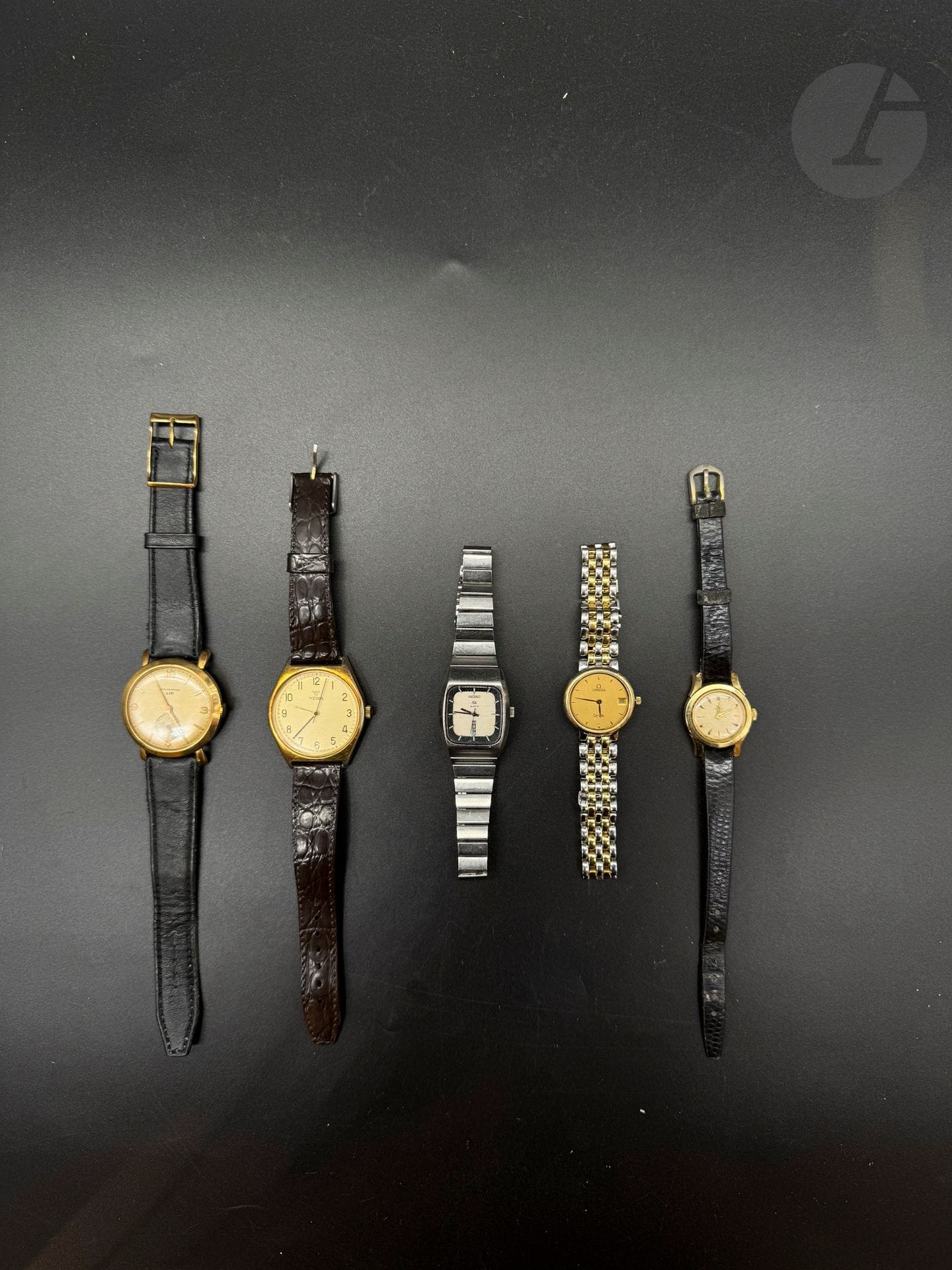LIP. Men's wristwatch in 750/°°° gold, leather strap.
Gross weight: 35.8 g
fragments
4 metal watches