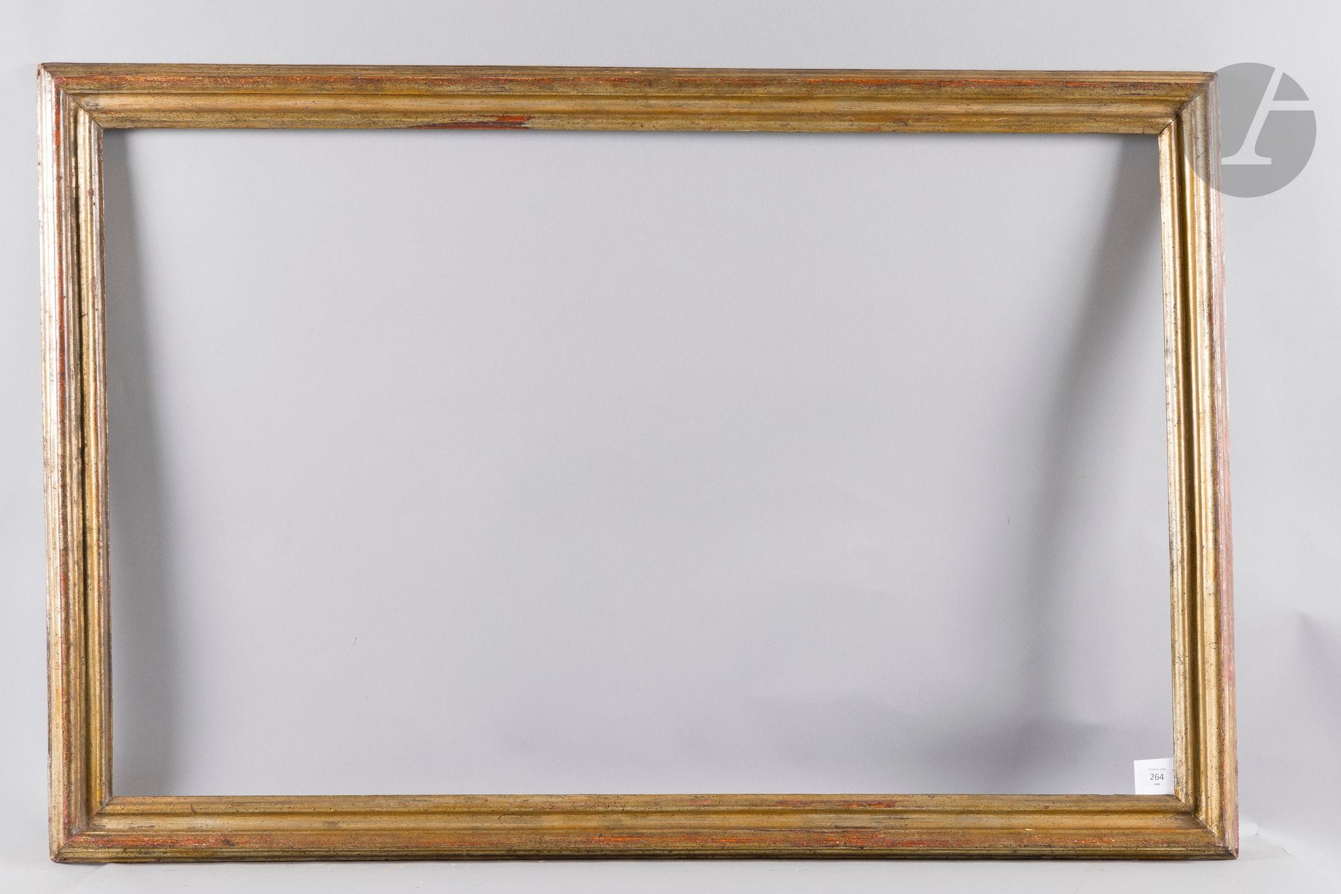 Salvator Rosa frame in gilded molded wood. Italy, 17th century (minor restorations). 78.3 x 125 cm - Profile: 8 cm (60M)