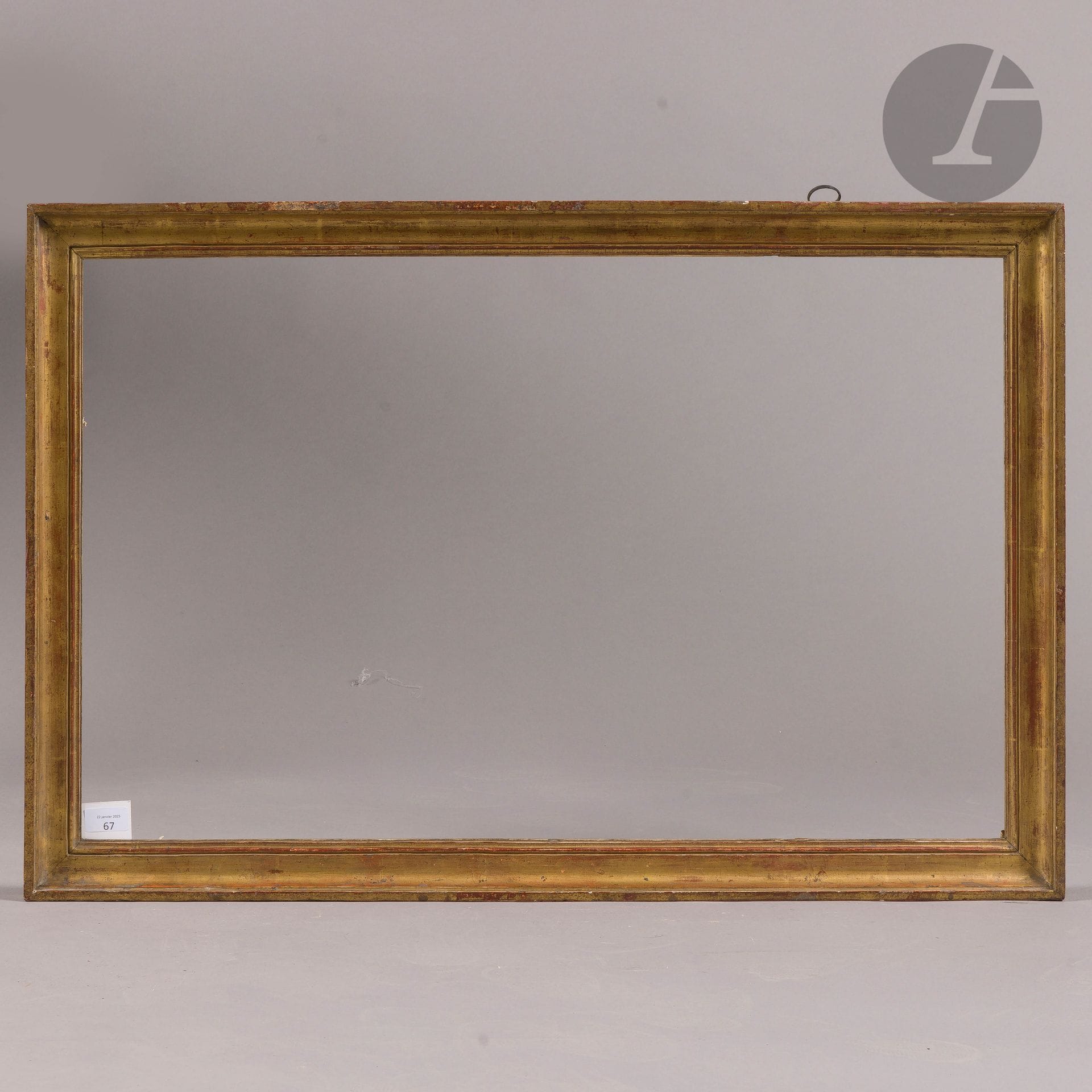 Gorge en chêne mouluré et doré. Époque Louis XVI . 51,9 x 82,7 cm - Profil : 4,8 cm