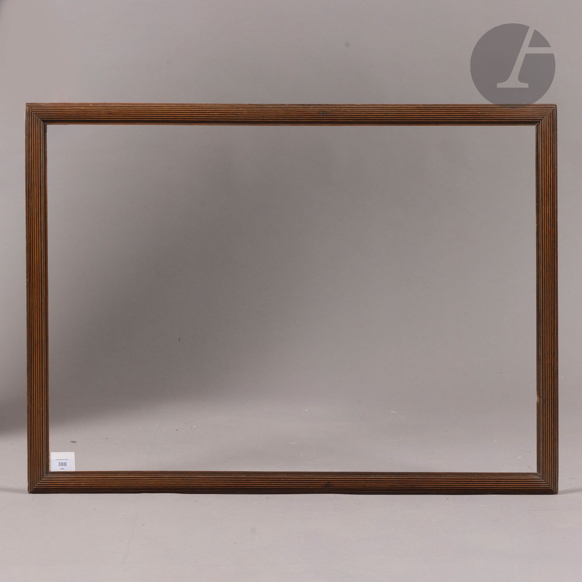 Gorge en bois mouluré et noirci. Italie XIXe siècle. 57,9 x 72,6 cm - Profil : 5,2 cm (20F)