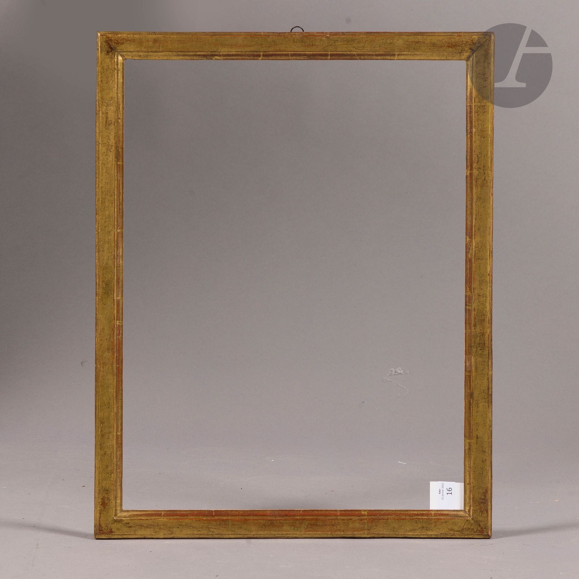Flat stick in molded and gilded wood. Late 18th century. 43.2 x 56.8 cm - Profile: 4 cm