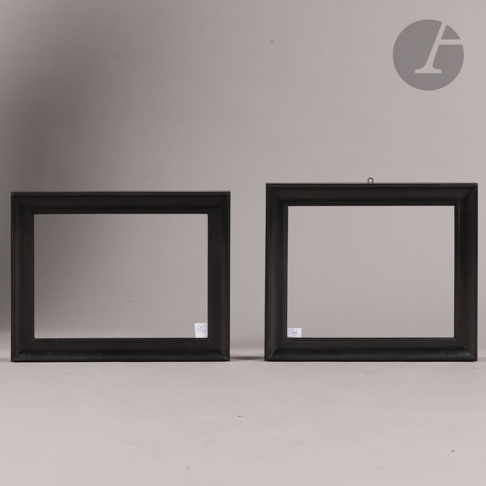 Pair of molded and blackened wood frames. Italy, 19th century. 36.6 x 46.5 cm and 34.3 47.9 - Profile: 6.5 cm