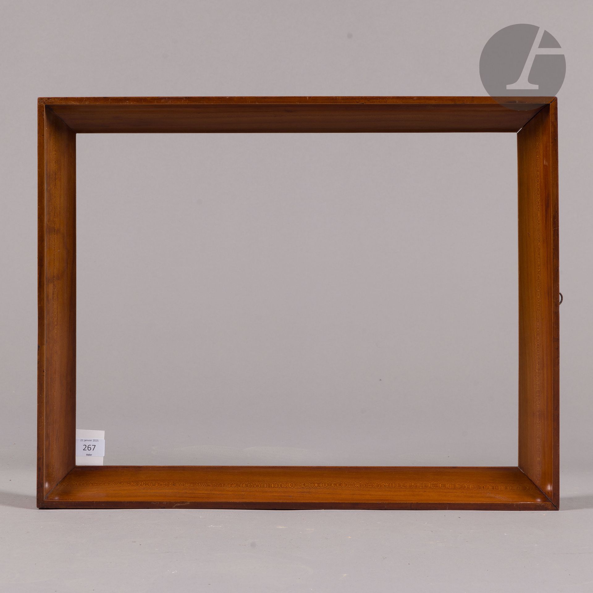 Gorge en bois mouluré. Italie XIXe siècle. 40 x 53,3 cm - Profil : 4,2 cm