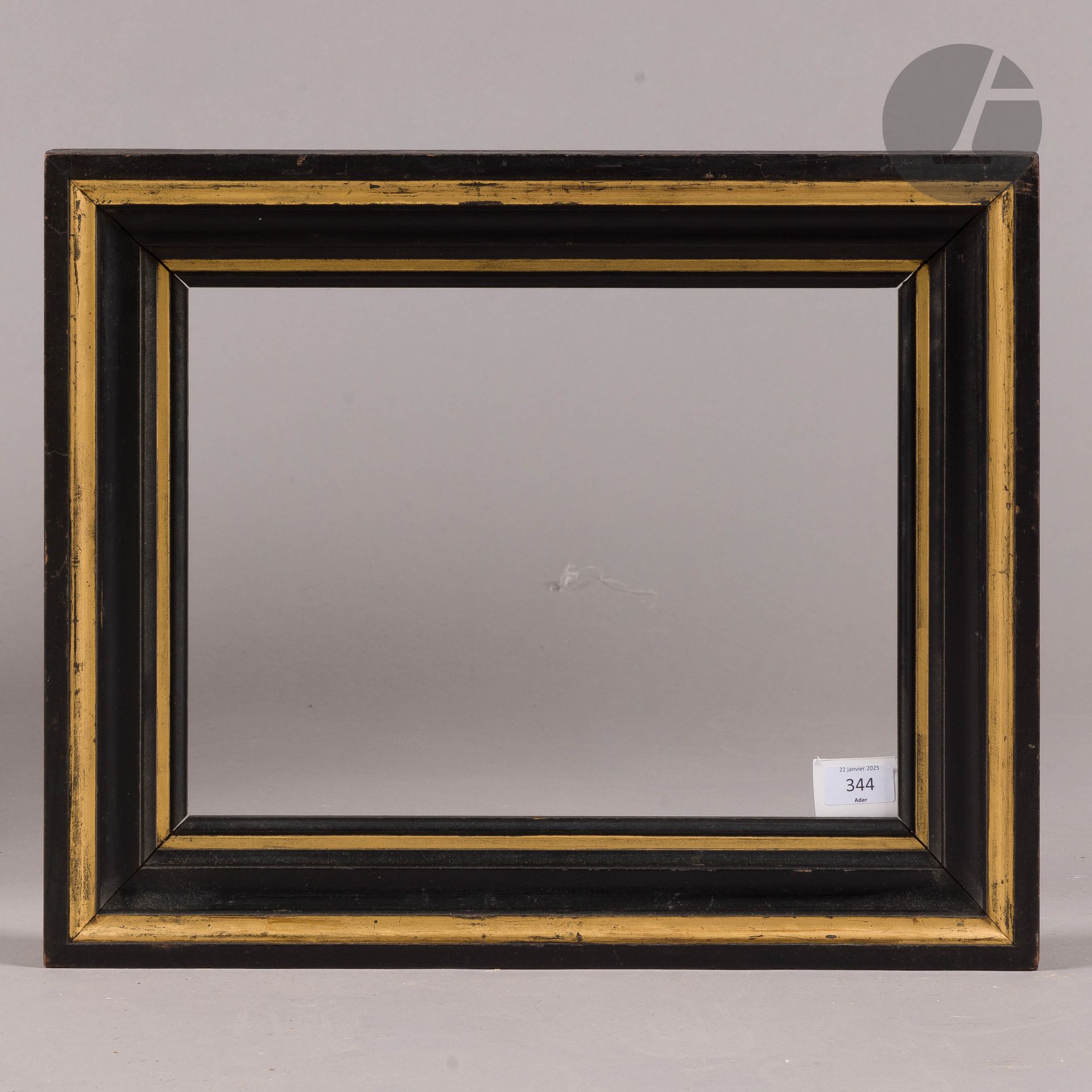 Black and gold molded wood frame in the 17th century Dutch style. 19th century. 29 x 39 cm - Profile: 8 cm