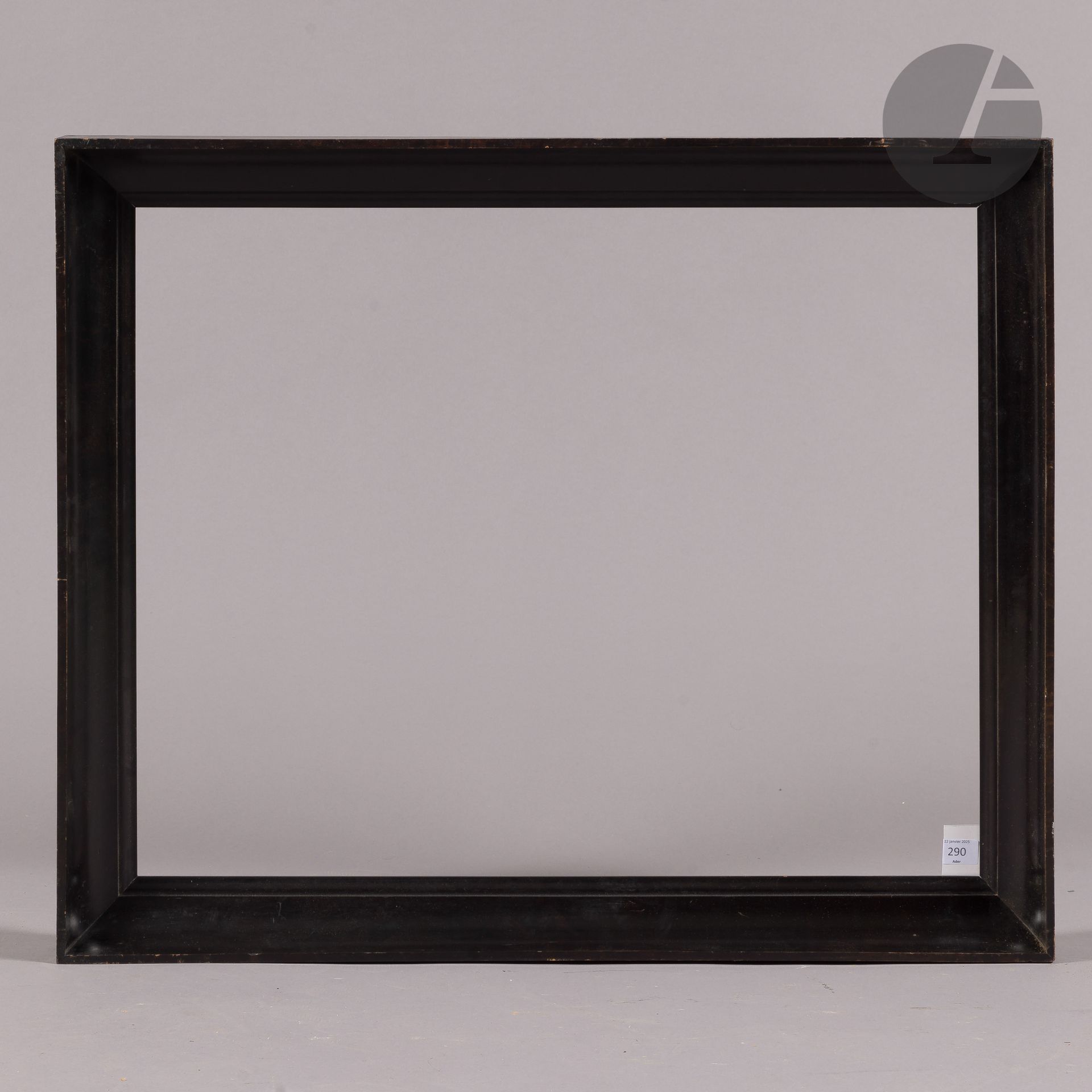 Gorge en bois fruitier mouluré et noirci. Italie début du XIXe siècle. 57 x 72,5 cm - Profil : 6 cm (20F)