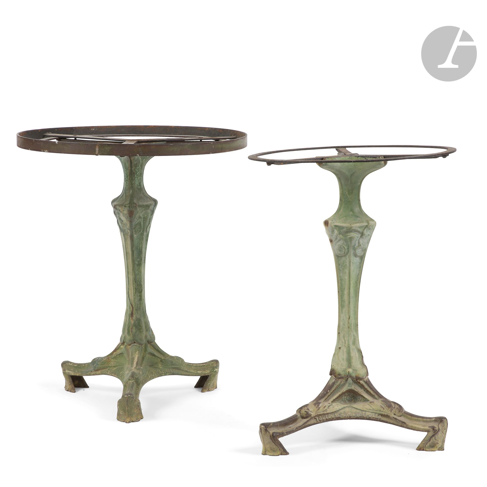 CHARLIONAIS POURAILLY &amp; Cie - TOULOUSE LYON
Pair of bistro table legs. Enameled cast-iron legs. The iron hoops; one with a belt. Art nouveau period. Significant wear and damage to the enameled parts; oxidation on the hoops. Each foot marked CHARLIONAIS POURAILLY &amp; Cie - Toulouse Lyon on its base. H. 70 cm and H. 73 cm - D. 49 cm and 61 cm