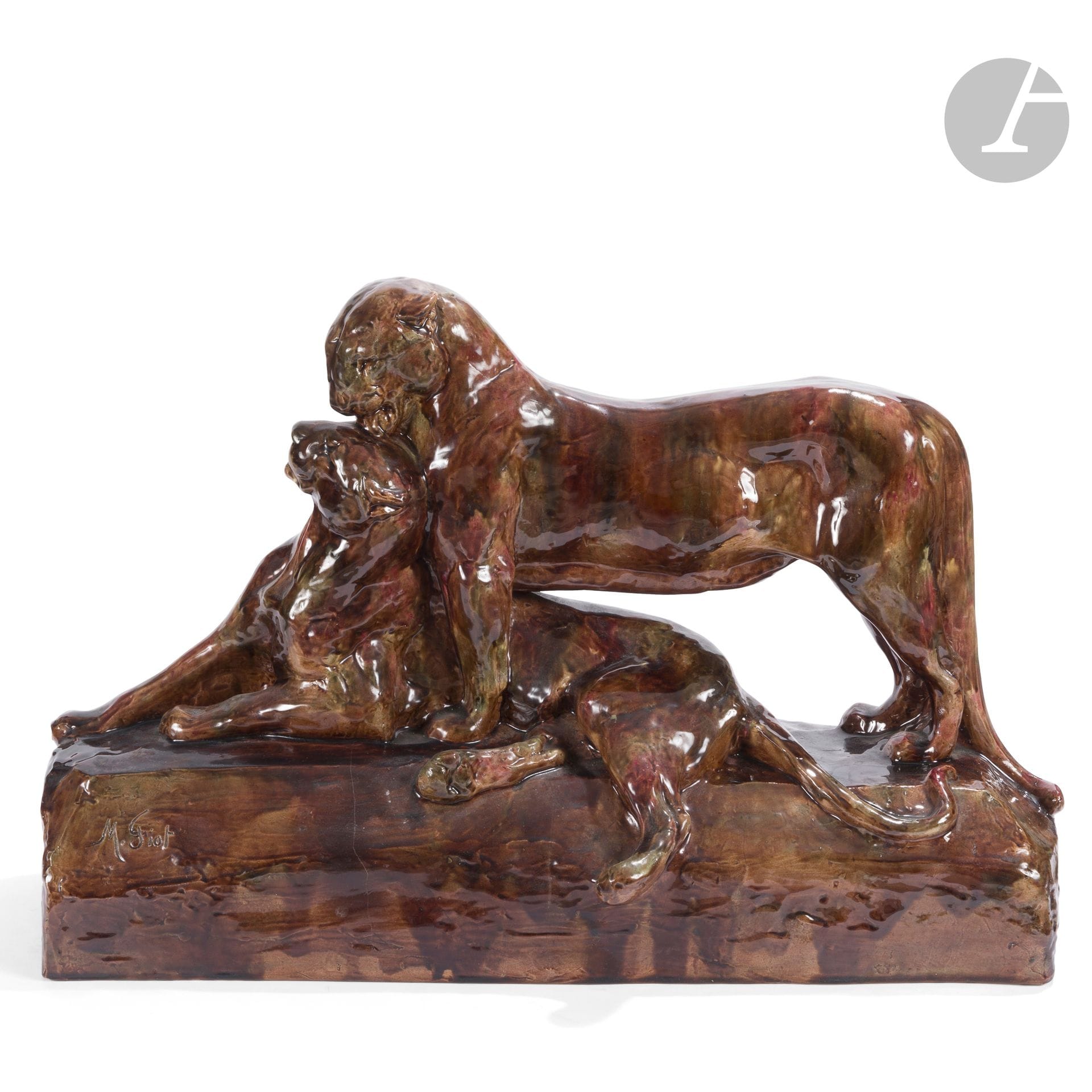 MAXIMILIEN FIOT (1886-1953)
Couple de panthères, la grande version, le modèle présenté au Salon des Artistes Français, Paris, 1933
Groupe sculpté. Épreuve en céramique émaillée brun. Signé M. FIOT sur l’avant de la terrasse et porte le cachet rectangulaire SUSSE Fes Édts Paris à l’arrière de la terrasse. H. 43 cm – L. 63 cm – l. 21 cm
Bibliographie et œuvres en rapport:
- Le Figaro artistique illustré – Numéro de juillet-août 1933. Le marbre du modèle de notre sculpture reproduit page 378.
- Jean-Charles Hachet - Dictionnaire illustré des sculpteurs animaliers & des fondeurs de l’antiquité à nos jours, volume 2 – Éditions Argus Valentine’s, Luxembourg, 2005. Une épreuve en bronze reproduite dans le catalogue illustré des sculpteurs page 718.