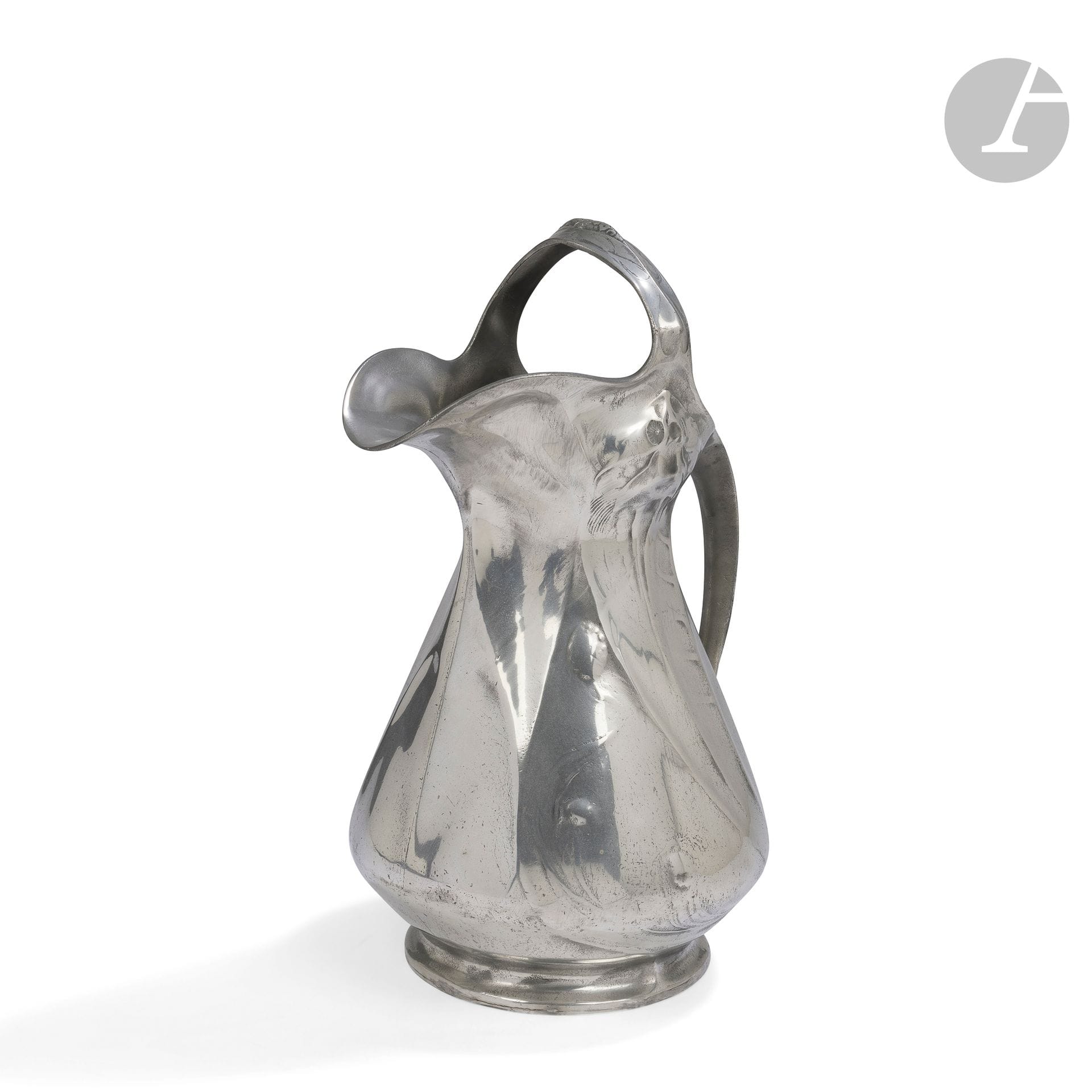 KAYSERZINN - HOUSE FOUNDED JOHANN PETER KAYSE - THE MODEL ATTRIBUTED TO HUGO LEVEN (1874-1956)
The Fish
Large ewer; the title decoration in relief under the neck. Silver-plated pewter proof. Art Nouveau period. Marked with the KAYSERZINN stamp on the reverse.  H. 35.5 cm