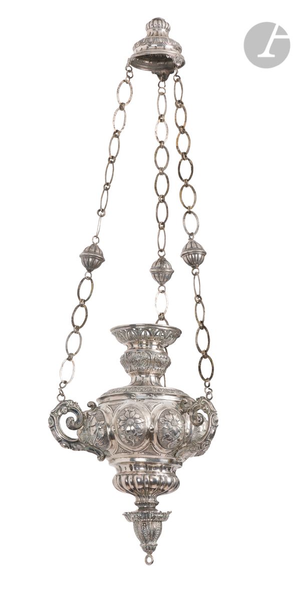 ITALY 19th century
Shrine lamp in silver 800 ‰.
Weight: 682 g - height: 65 cm