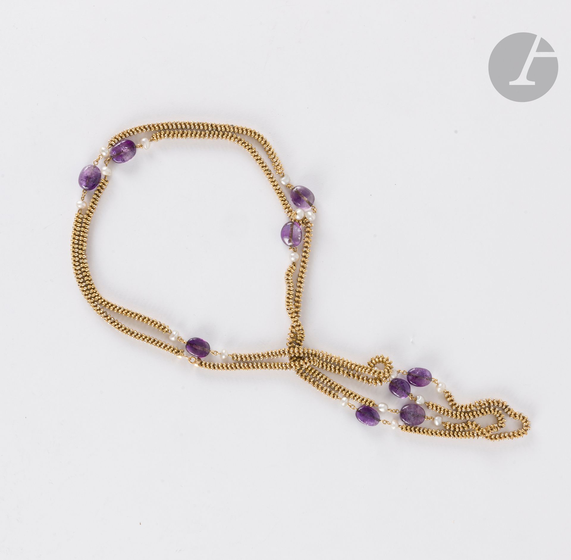 Sautoir in 14K (585) gold, punctuated with amethyst pebbles and baroque pearls, clasp in 18K (750) gold. Length: approx. 173 cm. Gross weight: 112 g