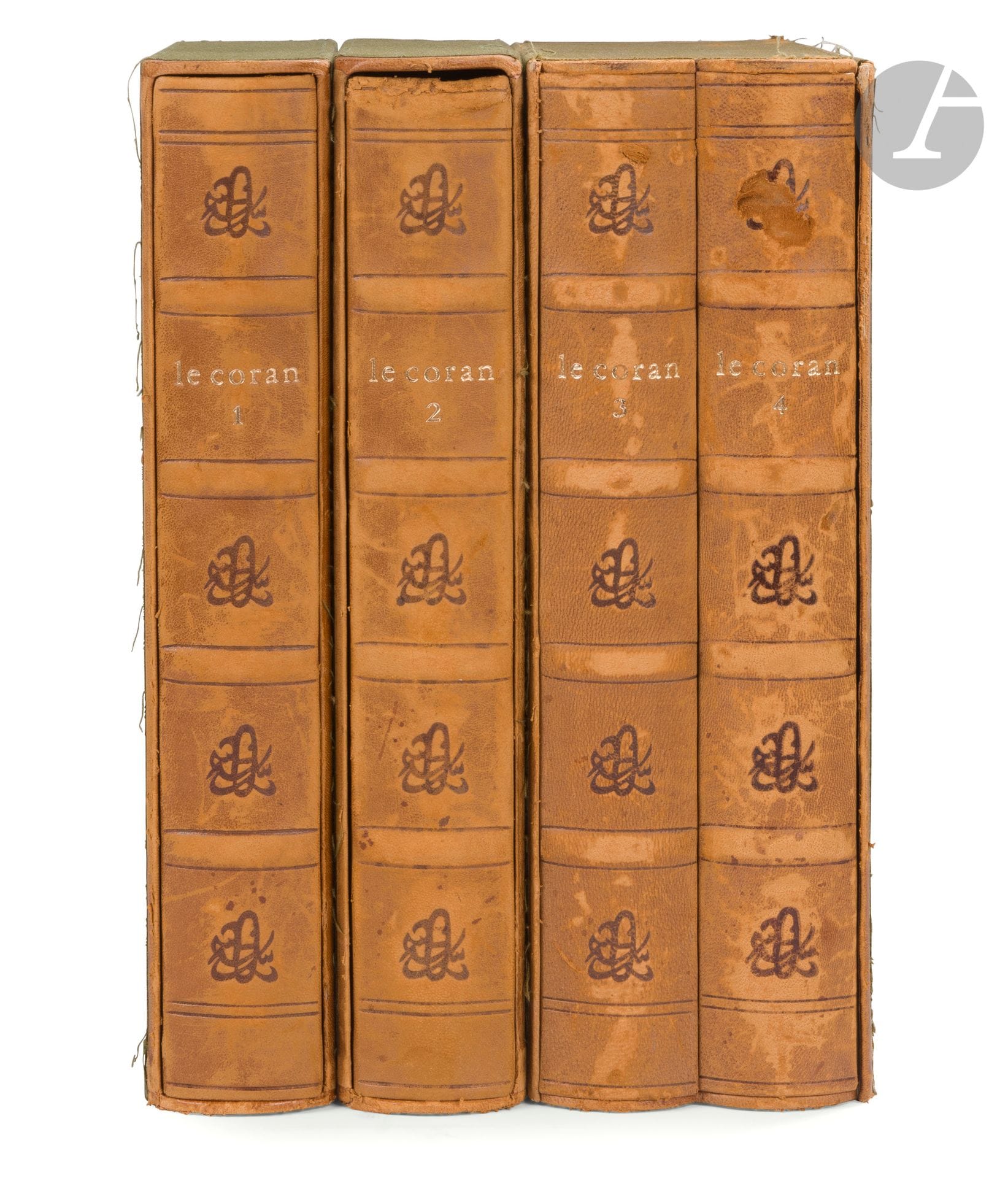 ZENDEROUDI, Hossein, Le Coran, Club du Livre, Paris, 1972 
Texte du Coran en 2 volumes, en français traduit de l'arabe par Jean Grosjean et illustré de sérigraphies originales de Zenderoudi. Volumes in-4 reliés plein cuir estampé de frises calligraphiques par l'éditeur, avec étui de toile verte à dos de cuir brun titré. A ces volumes est joint un coffret en toile verte au même dos de cuir titré, formant les tomes 3 et 4, et contenant le fac-similé du Coran manuscrit d'Ibn al-Bawwad conservé à la Chester Beatty Library, ce petit volume in-8° relié plein cuir estampé d'un décor géométrique. 
Exemplaire 2557. 
Commentaire du manuscrit d'Ibn al-Bawwad par D.S. Rice manquant, usure des emboîtages, cornures de quelques pages.