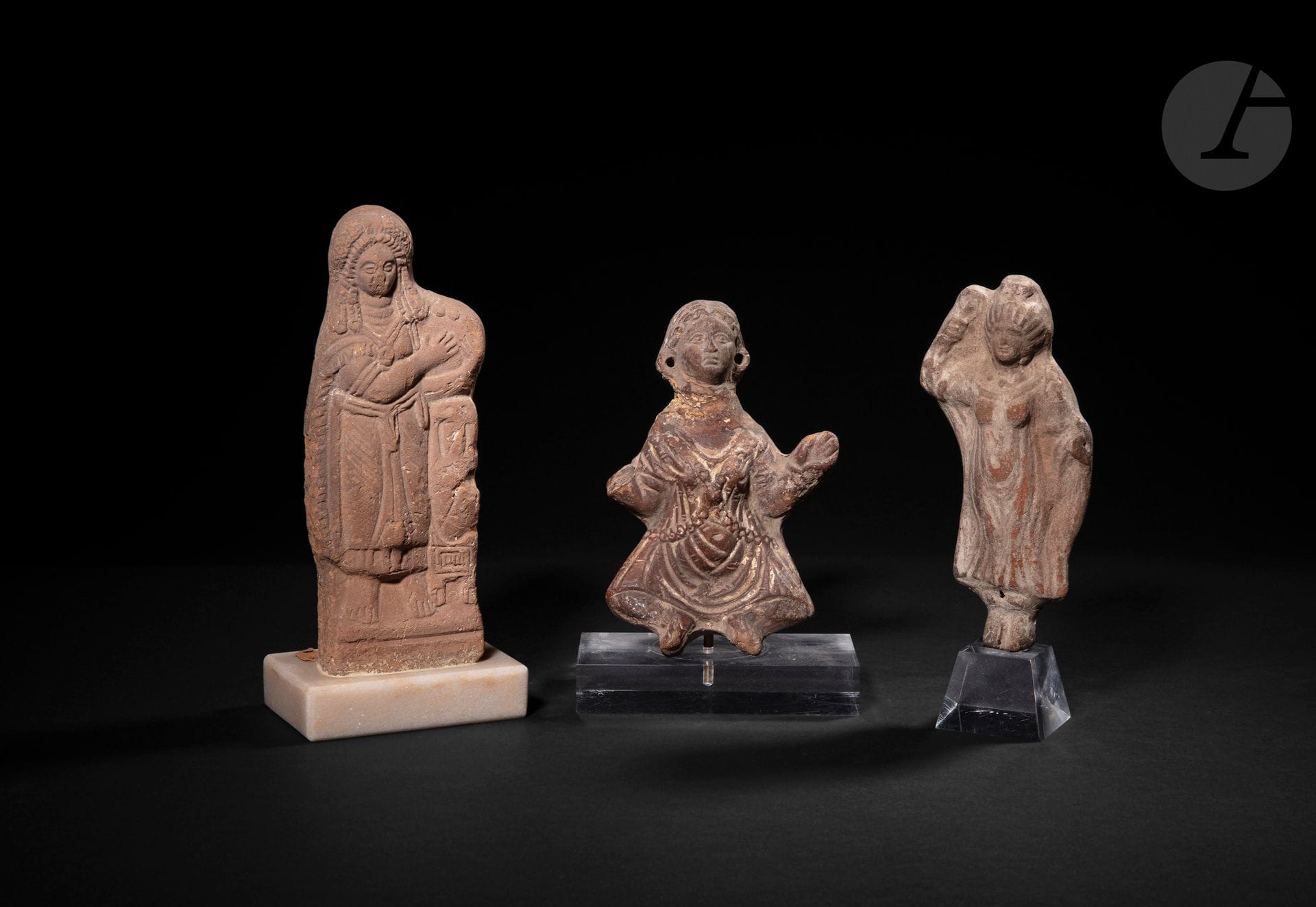 Three statuettes
A tambourine player, a seated woman with arms outstretched and a female figure raising her arm.
Terra cotta. Broken and glued.
Egypt, Roman period, 2nd-3rd century.
Height: 18; 14.5 and 14.5 cm 

Provenance : 
Former collection of Monsieur J. P. between 1980 and 2010.