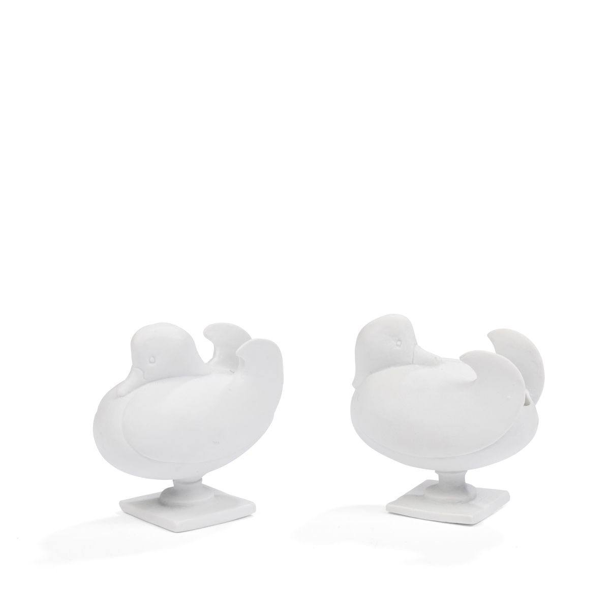 FRANÇOIS-XAVIER LALANNE (1927-2008) & PORCELAINE DE PARIS ÉDITEUR
Canards mandarins
Salière et poivrière; complètes chacune de leur cuillère. Épreuves en biscuit de porcelaine. Chaque pièce vendue dans son coffret d’origine. Chaque pièce marquée LALANNE et de la double épée de la Porcelaine de Paris et France sous la base. H.6cm – L.7cm