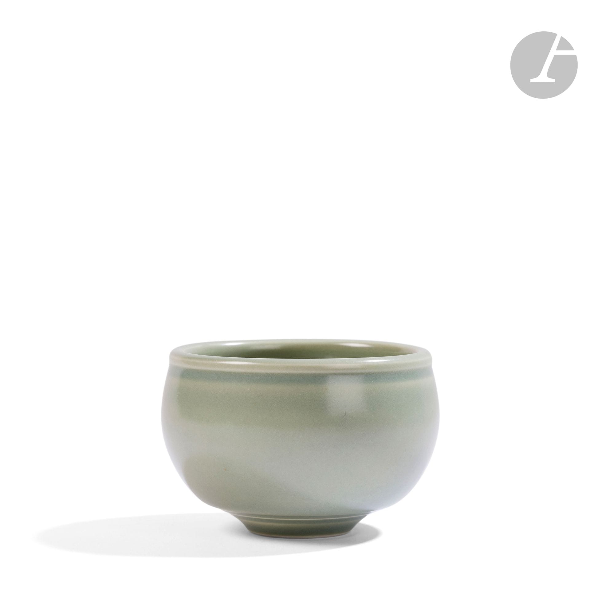 JEAN GIREL (BORN 1947)
Domed bowl on heel. Proof in celadon-glazed porcelain. Signed Jean GIREL under the base. H.6,2cm - D.9,5cm