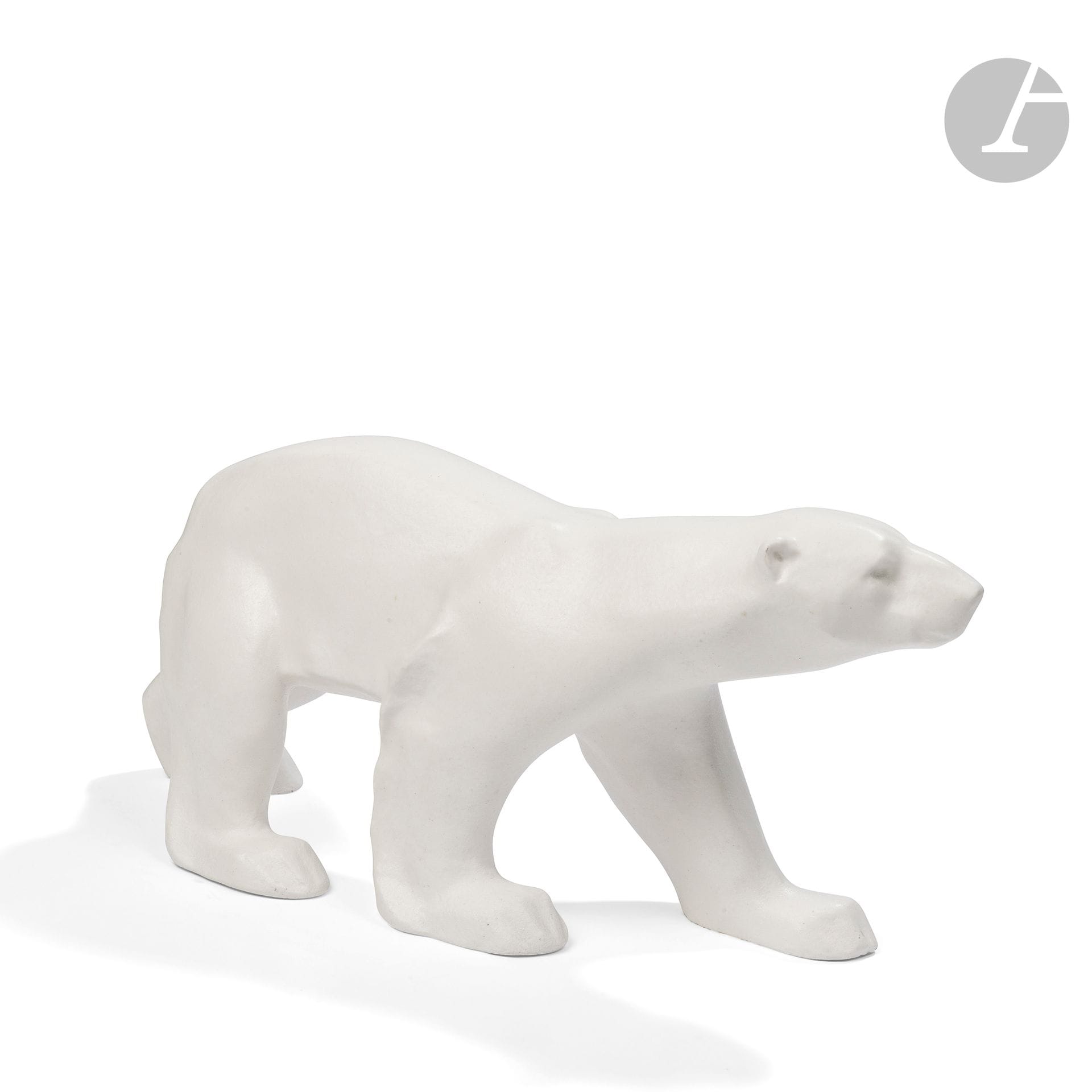 MANUFACTURE PAUL MILET SÈVRES
Ours polaire marchant
Sculpture animalière. Épreuve en céramique émaillée blanc mat. Édition ancienne des années 1930-1940. Marquée du cachet circulaire P.M. Sèvres sous le ventre de l’animal. H.16cm – L.35cm
