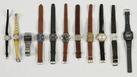 Lot de 21 montres d?homme et de dame en acier, plaqué or et chromé: - 1 montre de dame OMEGA automatic (lady matic) en acier. (À réviser). - 1 montre de dame LEONIDAS sport mécanique en acier. (Cadran à revoir). - 1 montre de dame LIP de forme rectangulaire mécanique. -1 montre SOLVIL et TITUS (Genève) de forme rectangulaire plaqué or. Calibre ETA 2512. Et divers...