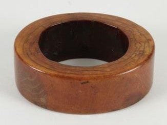 IGBO (Nigéria) Bracelet en ivoire. Très belle patine rouge intense. Épaisseur: 3 cm - Diam.: 10, 5 cm