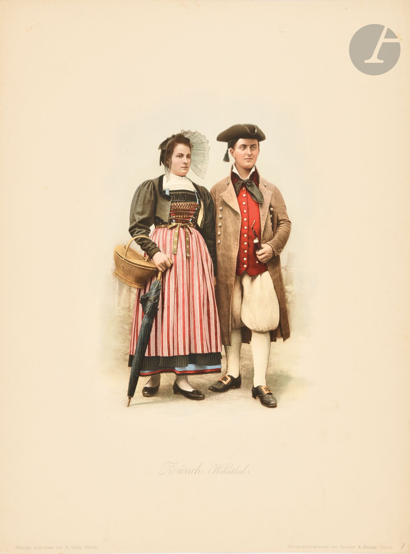 HEIERLI (Julie).
Die Schweizer-Trachten vom XVII-XIX Jahrhundert nach originalien.
Zurich : Brunner & Hauser, [1897-1898]. — Six livraisons in-plano : 558 x 420, (14 ff.), 36 planches. En feuilles, sous couvertures bleues imprimées, portefeuille de l’éditeur demi-toile noire à coins et à rabats, roulette et filet dorés bordant les mors et les coins, titre doré au plat supérieur, chemise demi-toile verte à plats de plexiglas de Virginie Fonlupt, lacets de fermeture.

Colas, n° 1412. - Lipperheide, n° 915. - Hiler, p. 422.

Publication illustrée de 36 grandes planches de costumes suisses en chromophotogravure, ainsi que 32 figures en noir et 38 reproductions d’armoiries cantonales en bistre dans le texte.

Elle se compose de 6 livraisons de 6 planches, chacune comprenant 4 ou 6 pages d’explications imprimées en caractères gothiques et ornées de petites lettrines en bleu. Les planches reproduisent en couleurs vives et fidèles les costumes de Zurich, Berne, Lucerne, Appenzell, Schaffhouse, Uri, Bâle, Fribourg, Thurgovie, Soleure, Schwyz, Glaris, Tessin, Valais, Argovie, Unterwald, Graubünden, Waadt, Saint-Gall…

L’ethnologue Julie Heierli (1859-1938) fut l’initiatrice des premiers travaux sur les costumes traditionnels suisses. Auteur de l’ouvrage de référence Die Volkstrachten der Schweiz, elle fut aussi responsable de la collection de costumes du Musée national suisse de Zurich lors de sa création et conseillère du musée historique de Berne.

Les couvertures de livraison portent la mention, en allemand : « Les originaux proviennent de la fête du costume suisse du cercle d’Hottingen à Zurich le 14 mars 1896. »

Un rabat du portefeuille restauré, mouillures sur les bords des couvertures.