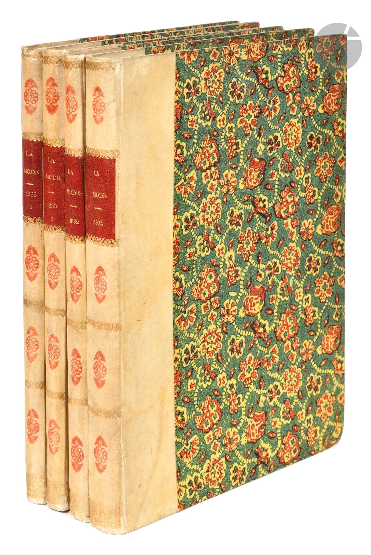 [LANTÉ (Louis-Marie) - NARGEOT (Jean-Denis)].
La Mode.
S.l., 1832-1834. — Quatre volumes in-8, 205 x 156 : 35 planches ; 36 planches ; 36 planches ; 63 planches, montées sur onglets. Demi-vélin ivoire, plats de papier fantaisie, dos lisse orné (reliure italienne vers 1900).

Réunion de 170 planches de costumes en couleurs, par Nargeot et Lanté, extraites du Journal La Mode des années 1832, 1833 et 1834. Créée en octobre 1829 par Émile de Girardin et poursuivie sous différents titres jusqu’en 1862, cette importante revue de mode publia près de 1000 gravures de costumes, scènes et caricatures coloriées jusqu’en 1862.

Une note signée L. Labarthe indique que ces volumes ont été achetés à Florence en mai 1910. Il manque les planches 233, 239-256, 337, 403-404, 407, 409, 411, 413, 415 et 417 pour que la série soit complète.

Charmant exemplaire en reliure italienne.
Rousseurs éparses, planche 344 restaurée et doublée, plusieurs planches brunies dans le 4e volume.

Provenance :
L. Labarthe, avec ex-libris précédé de : « acheté à Florence en mai 1910. »
