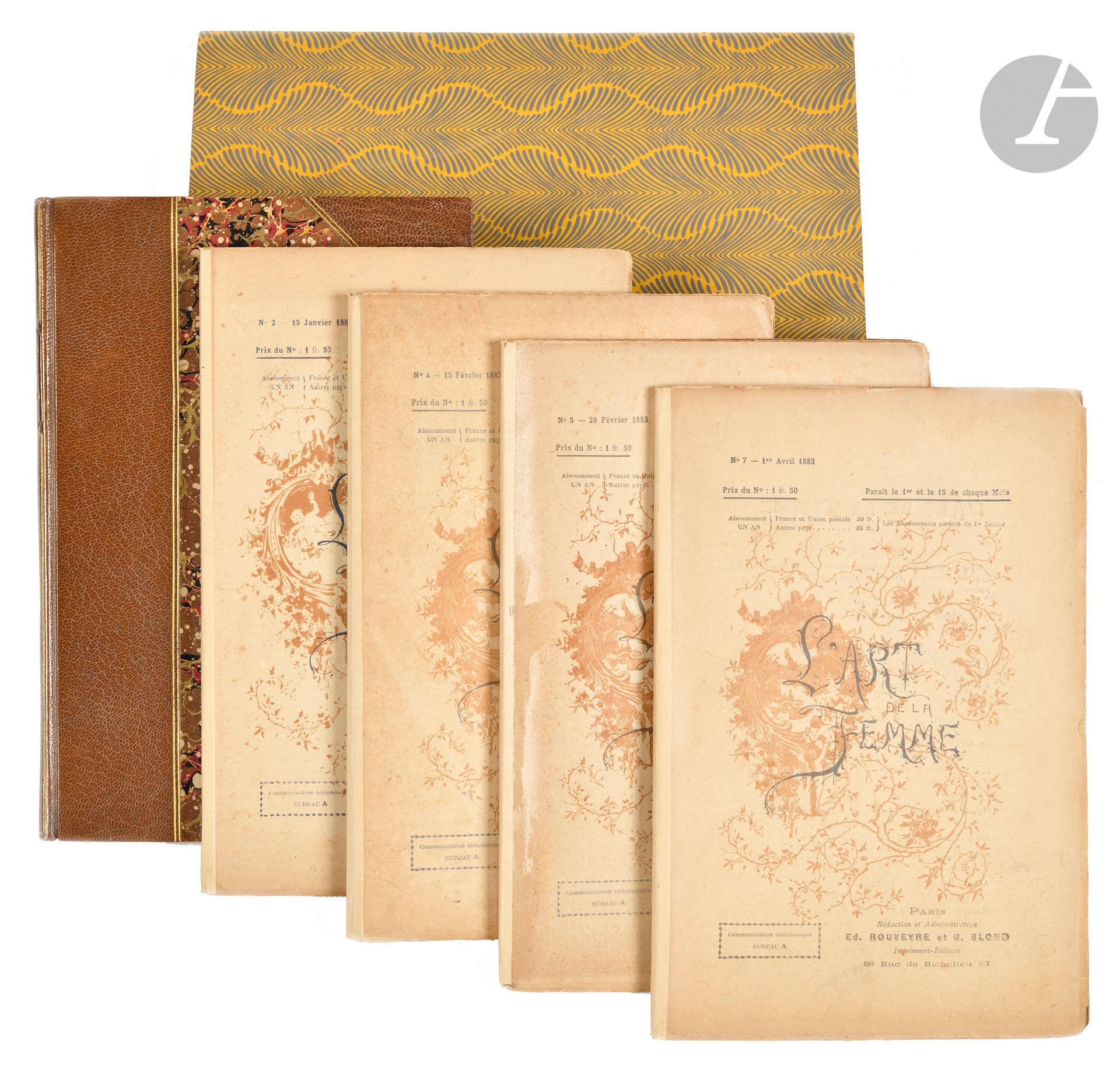 L’ART DE LA FEMME.
Paris : Ed. Rouveyre et G. Blond, 1883. — 5 volumes in-8, le premier volume bradel demi-maroquin lavallière à coins serti d’un double filet doré, dos lisse orné, pièce de titre brune, tête dorée, couvertures conservées (Magnin Rel.) ; les autres brochés, avec couvertures de livraisons et couverture illustrée commune, le tout conservé dans une boîte moderne (Jean-Claude Chalanson).

Ensemble des numéros 1, 2, 4, 5 et 7 sur les 12 parus de cette revue féminine bimensuelle publiée par Rouveyre, renfermant une série de 6 articles à paginations continues : Études sur le costume féminin par Marguerite d’Aincourt, Les Salons de Paris par Bachaumont, Hygiène de la Parisienne par le docteur Darfeu, Nouvelles et contes illustrés, Le Théâtre à Paris en 1883 et Courrier illustré de la Mode parisienne.

Les articles sont illustrés de dessins en noir de Henriot, Cortazzo et Scott. Les numéros 2 et 7 contiennent aussi  12 pages d’un Album musical de L’Art de la femme par Edouard Okolowicz.

Ensemble conservé dans une jolie boîte moderne.

Très rares rousseurs.