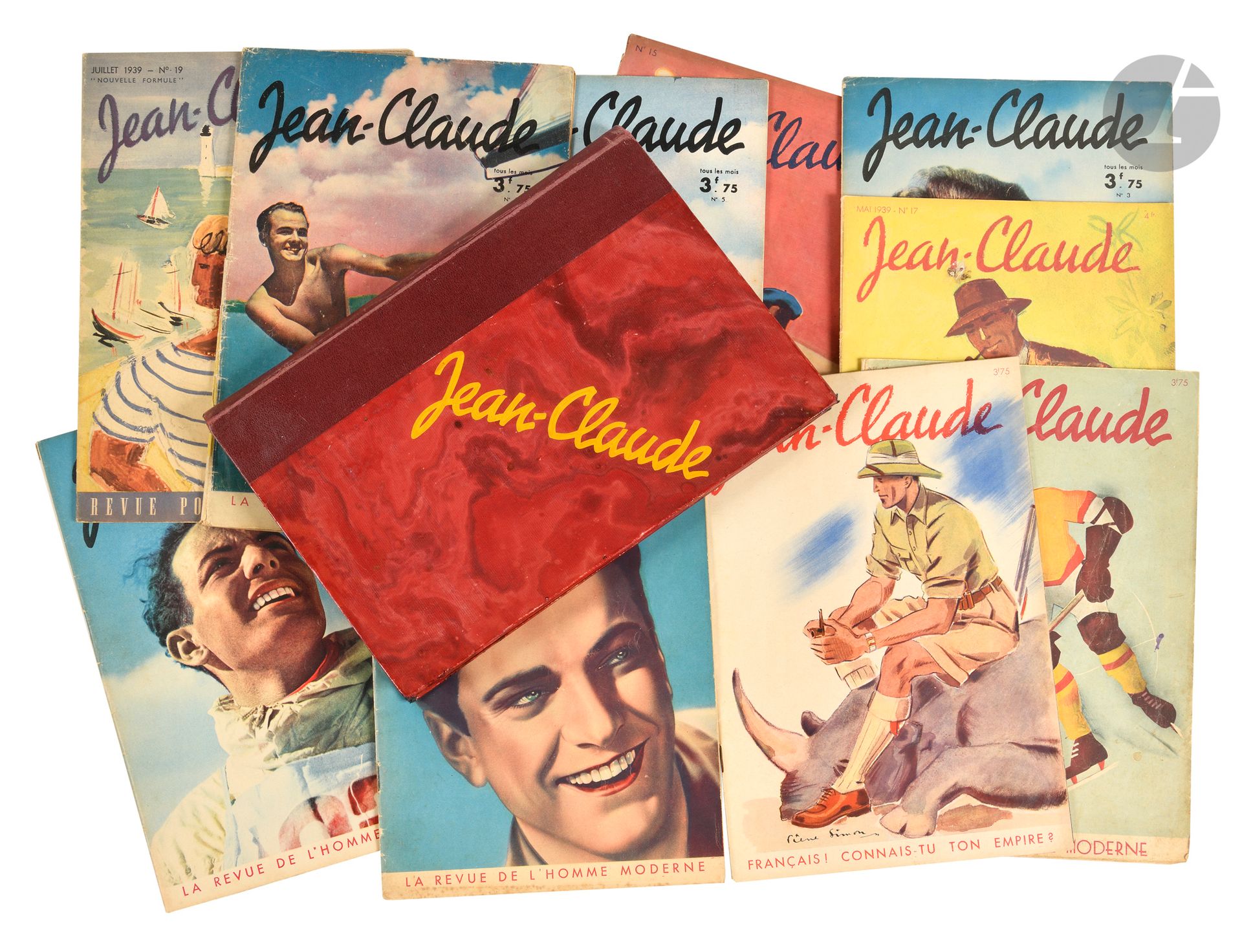 [REVUE MASCULINE].
Jean-Claude, la revue de l’homme moderne.
Paris, 1938-1939. — 10 magazines in-4 brochés et 6 dans une reliure en demi-toile bordeaux, dos lisse, titre sur le plat supérieur.

Tête de collection de cette revue masculine populaire mensuelle du n° 1 (janvier 1938) au n° 19 (juillet 1939).

Les 6 numéros du deuxième semestre 1938 (n° 7 à 12) sont dans la reliure éditeur.

Manque le numéro 6 en 1938 et les numéros 16 et 18 en 1939.
Très rare.
Quelques salissures et défauts d’usage.