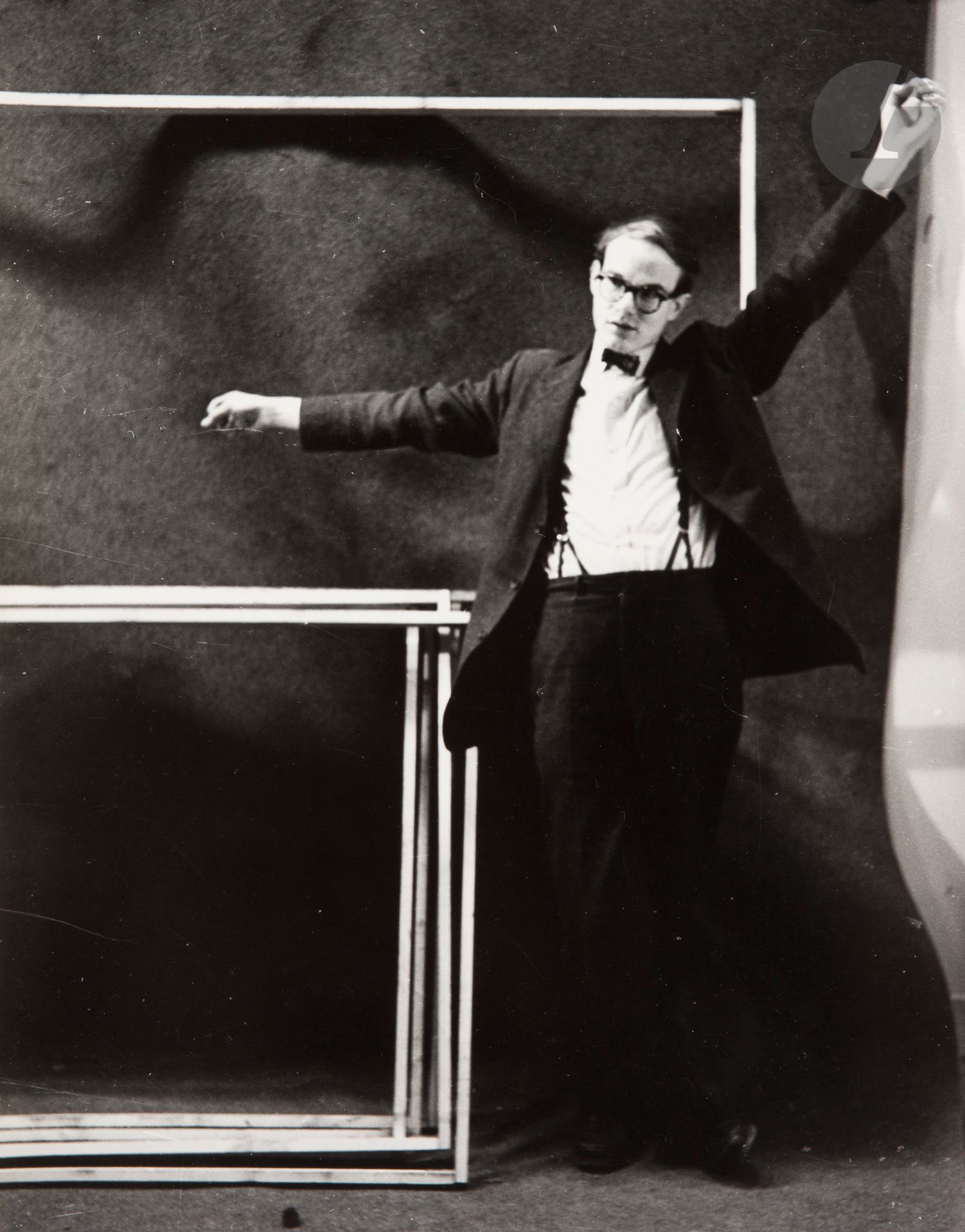 Otto Fenn (1913-1993) 
Andy Warhol, c. 1951. 
Épreuve argentique (c. 1980). Tampon « Photograph by - Otto Fenn » au verso. 
30,7 x 24,4 cm 

Provenance : 
Collection Gene Fenn.