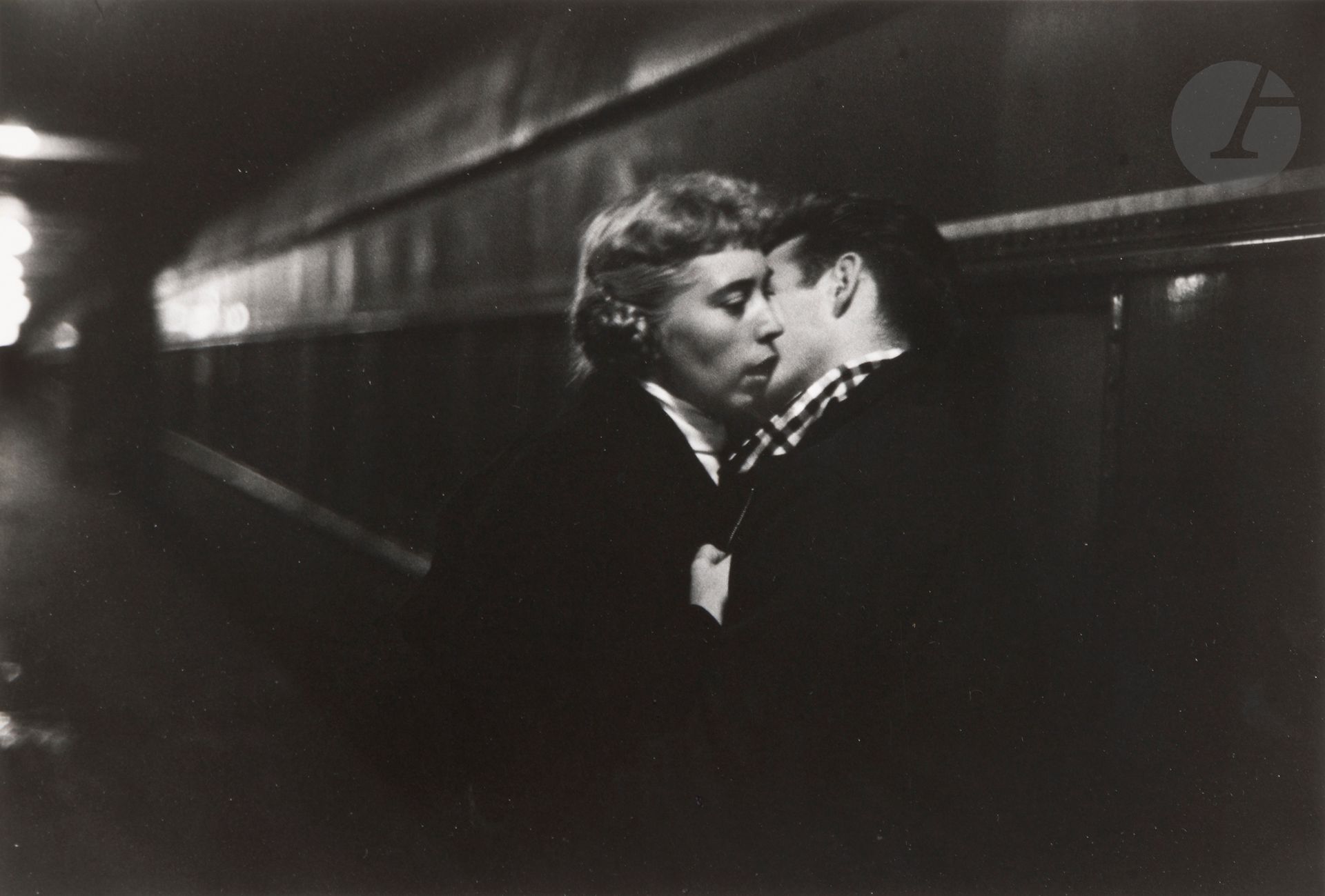 Ernst Haas (1921-1986) 
The Kiss. New York, 1958. 
Silver print (c. 1980). Photographer's stamp, title and date on verso.
Image : 16.8 x 24.6 cm - Sheet : 20.4 x 25.4 cm