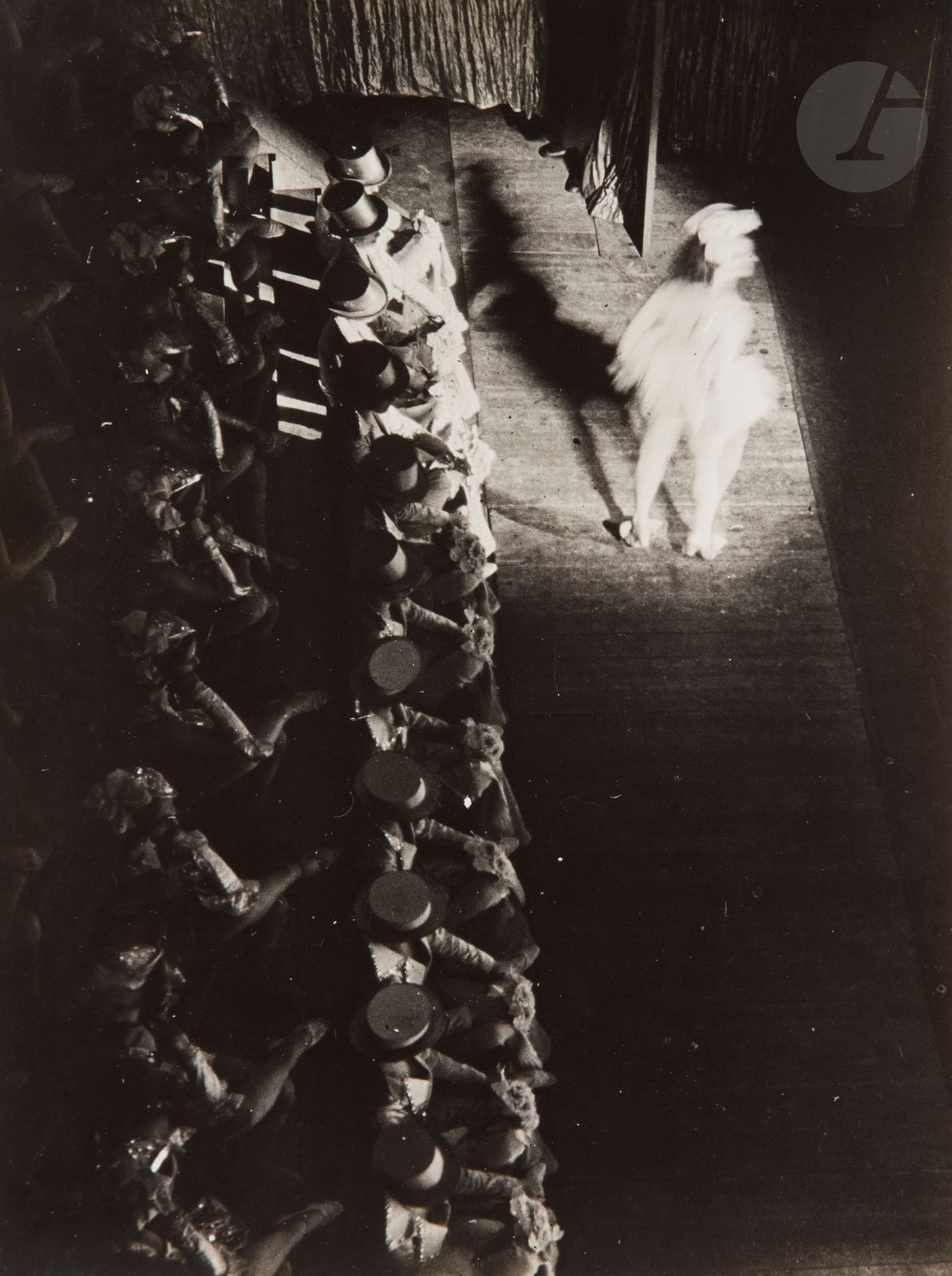 Brassaï (Gyula Halász, dit) (1899-1984)
Folies Bergère. Paris, c. 1932. 
Deux (2) épreuves argentiques d’époque.
23,5 x 18 cm